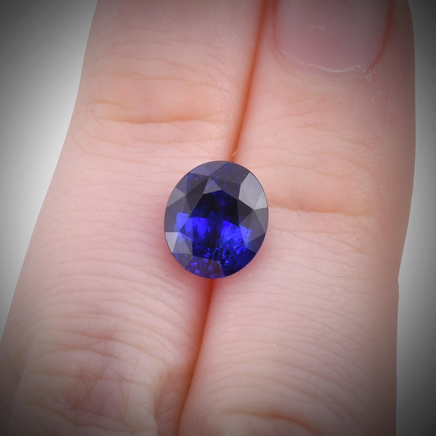 3,54 Karat blauer ovaler Saphir CD