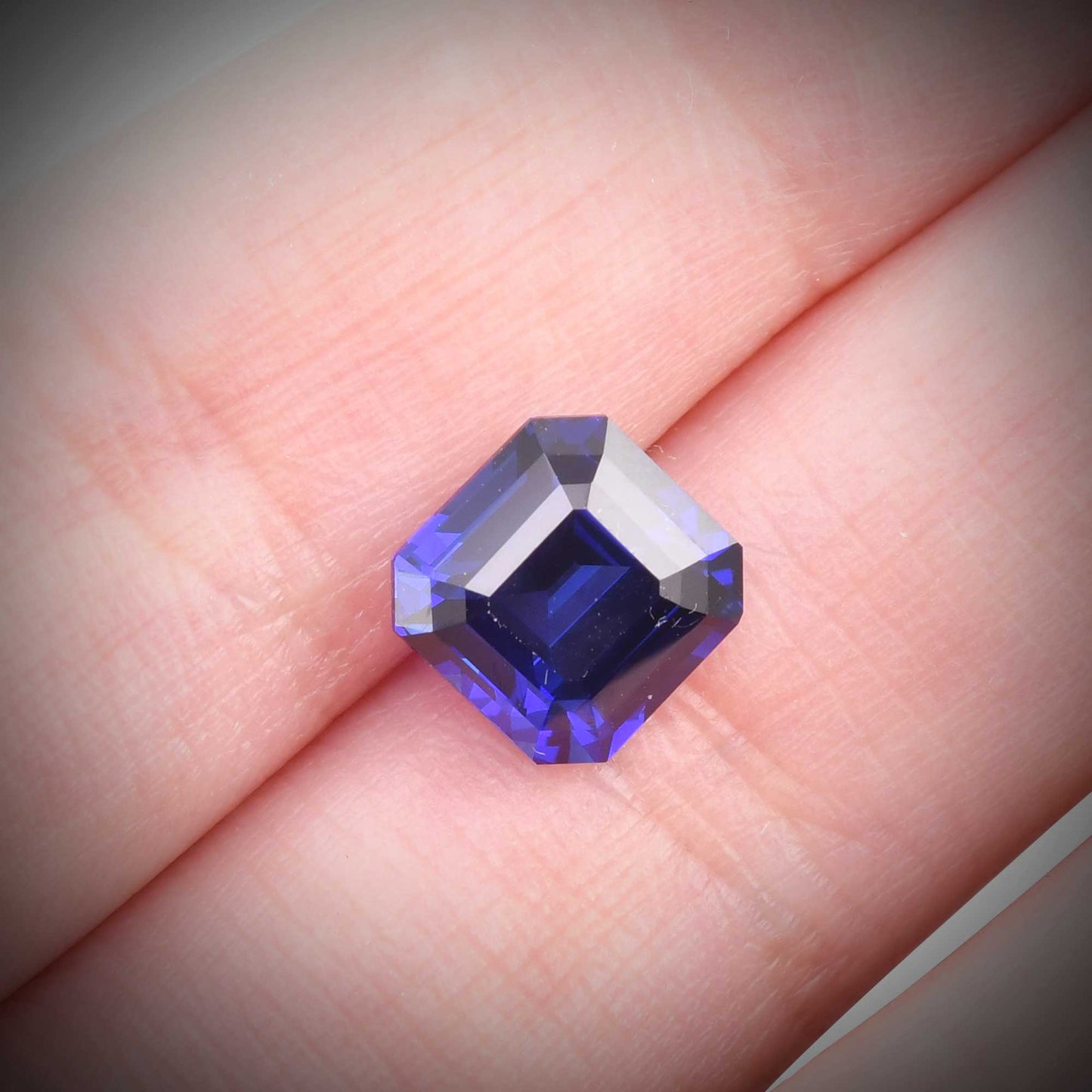 4,08 Karat Blauer SRI LANKAN Quadratischer Smaragd Saphir CD
