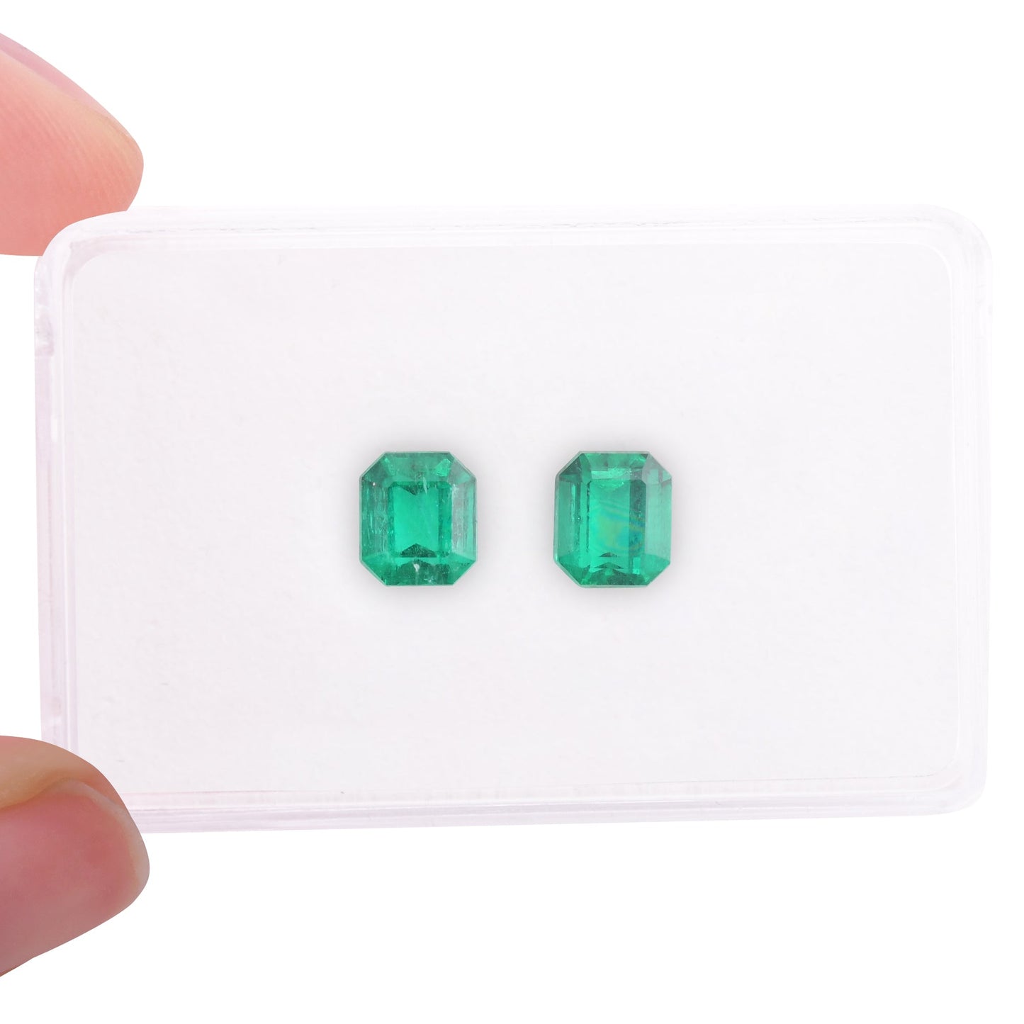 4.67 Carat Green COLOMBIAN Emerald Emerald CD