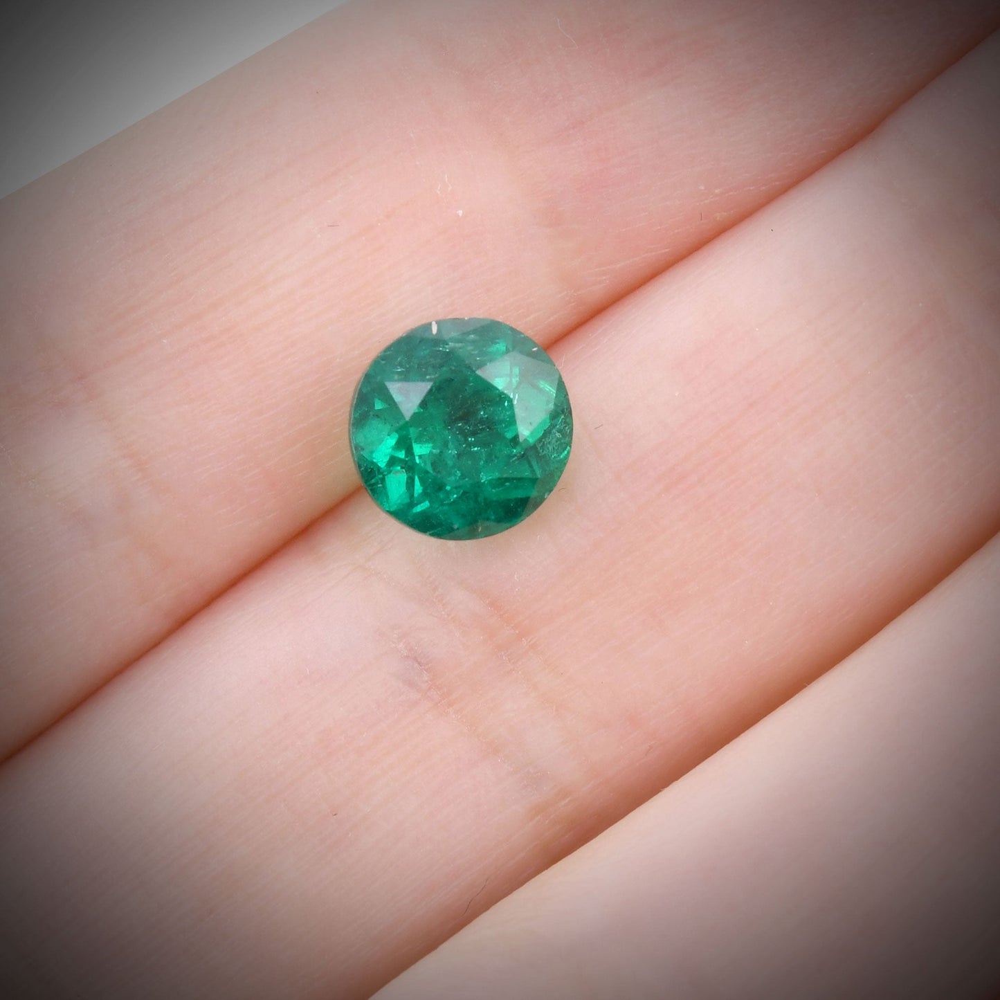 2.29 Carat Green COLOMBIAN Round Emerald GUBELIN