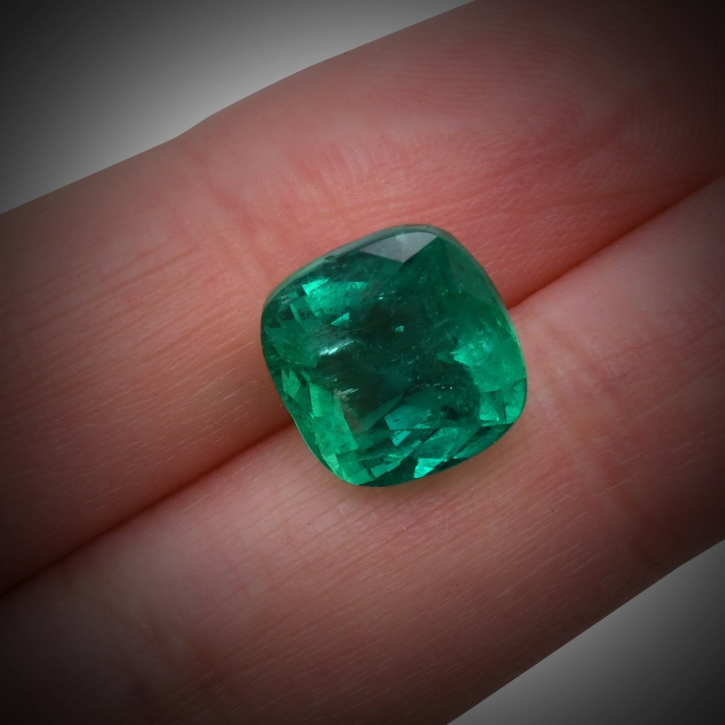 7.37 Carat Green COLOMBIAN Cushion Emerald CD