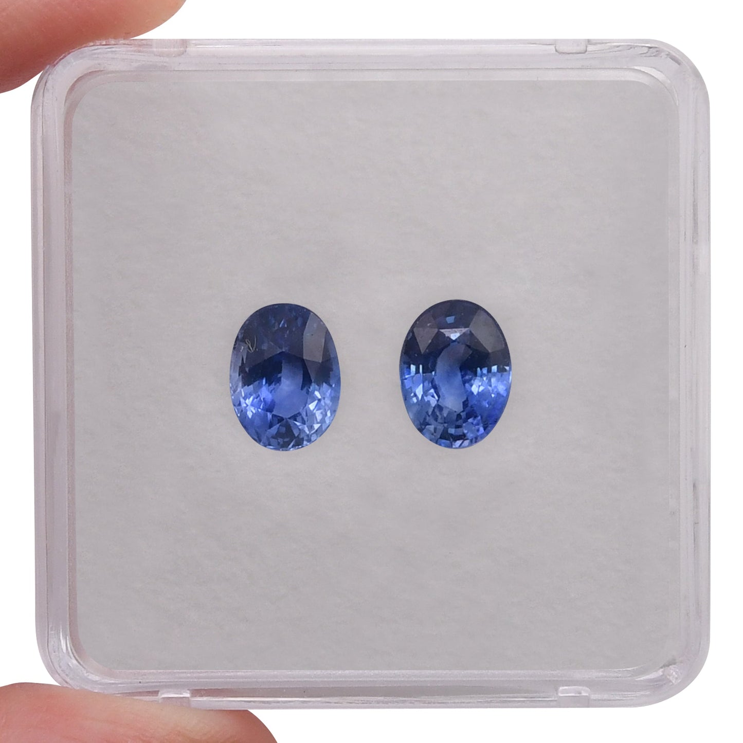 4,00 Karat blauer ovaler Saphir