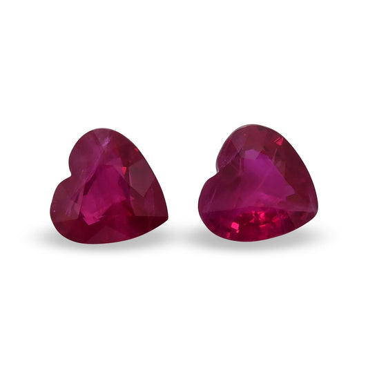 Paar rote Herzrubine mit je 2,91 Karat
