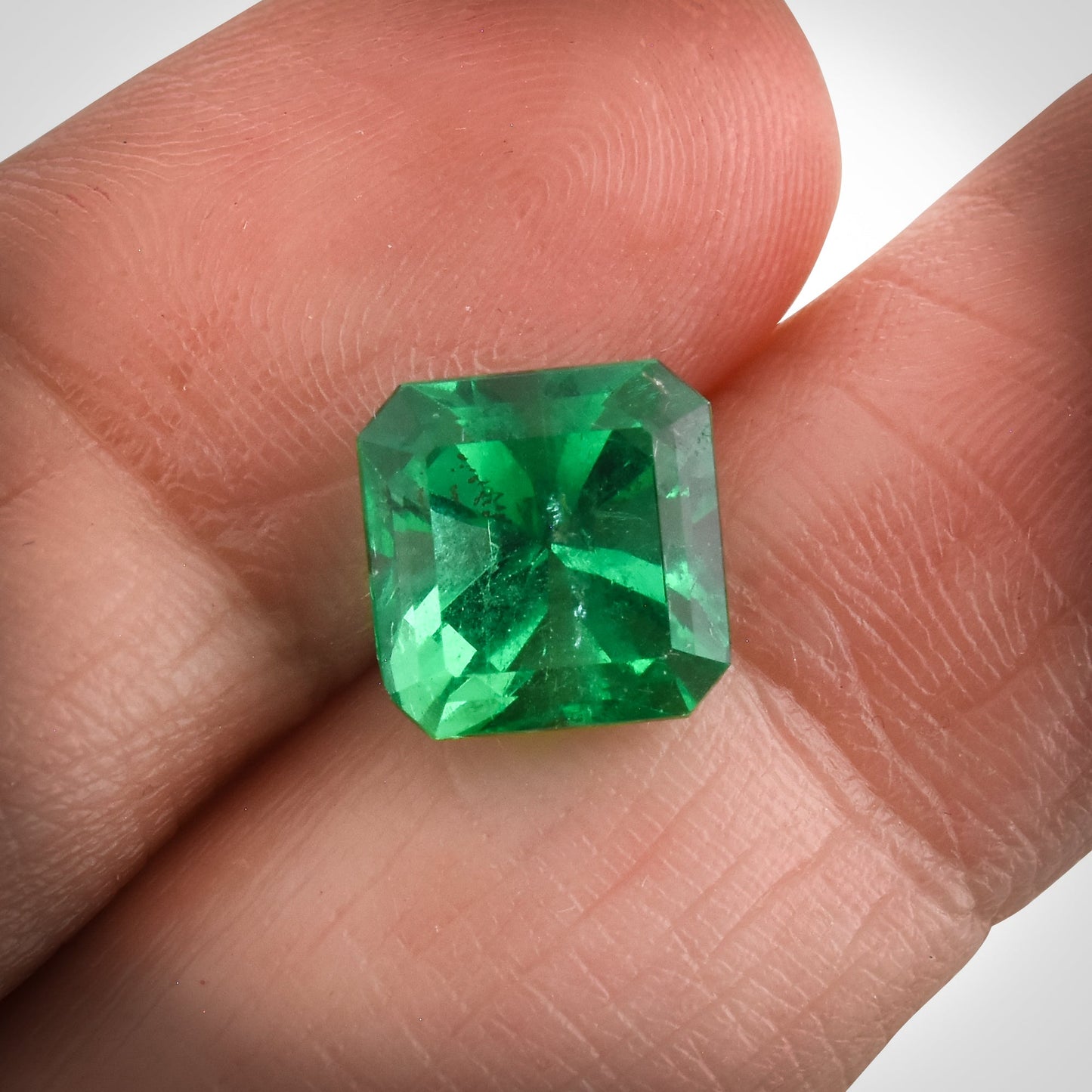 2,92 Karat grüner kolumbianischer Smaragd