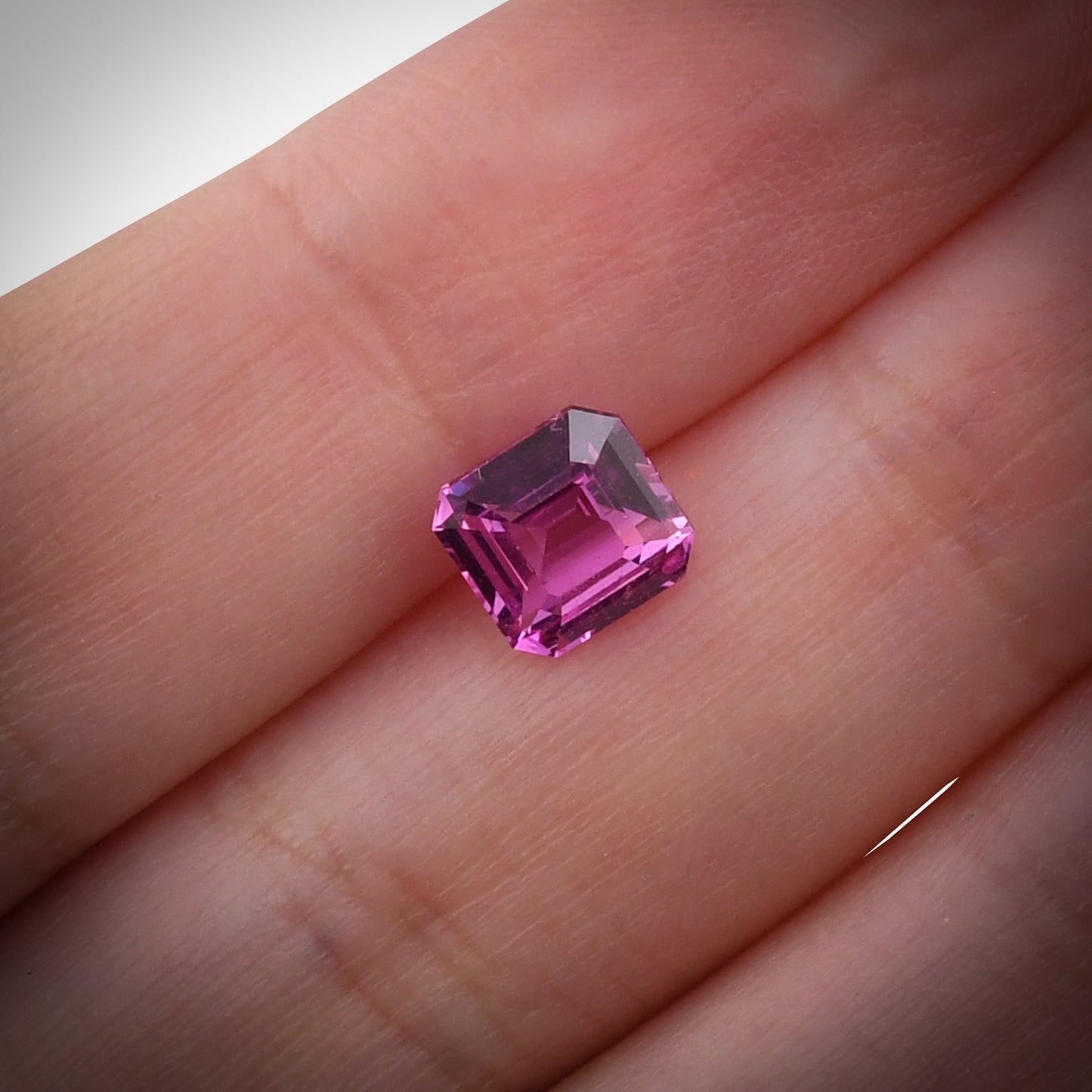2,06 Karat rosa Smaragd-Saphir
