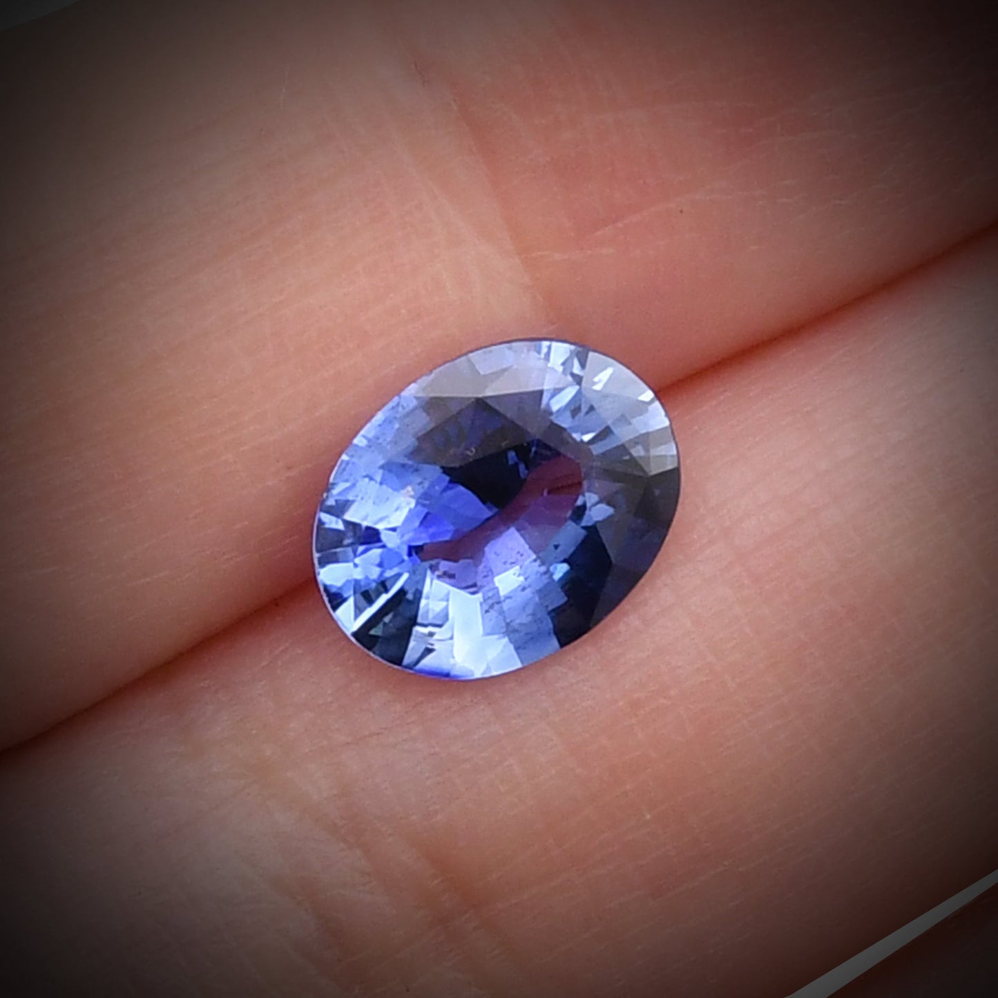 2,43 Karat blauer ovaler Saphir
