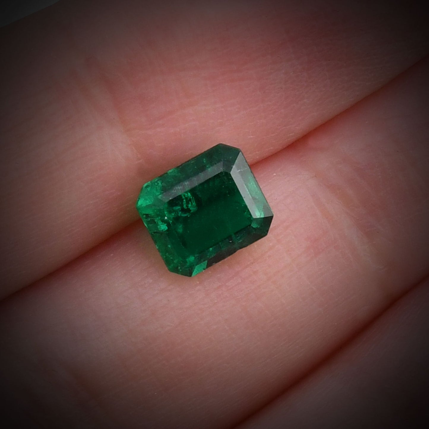 1,95 Karat grüner kolumbianischer Smaragd (Gubelin)