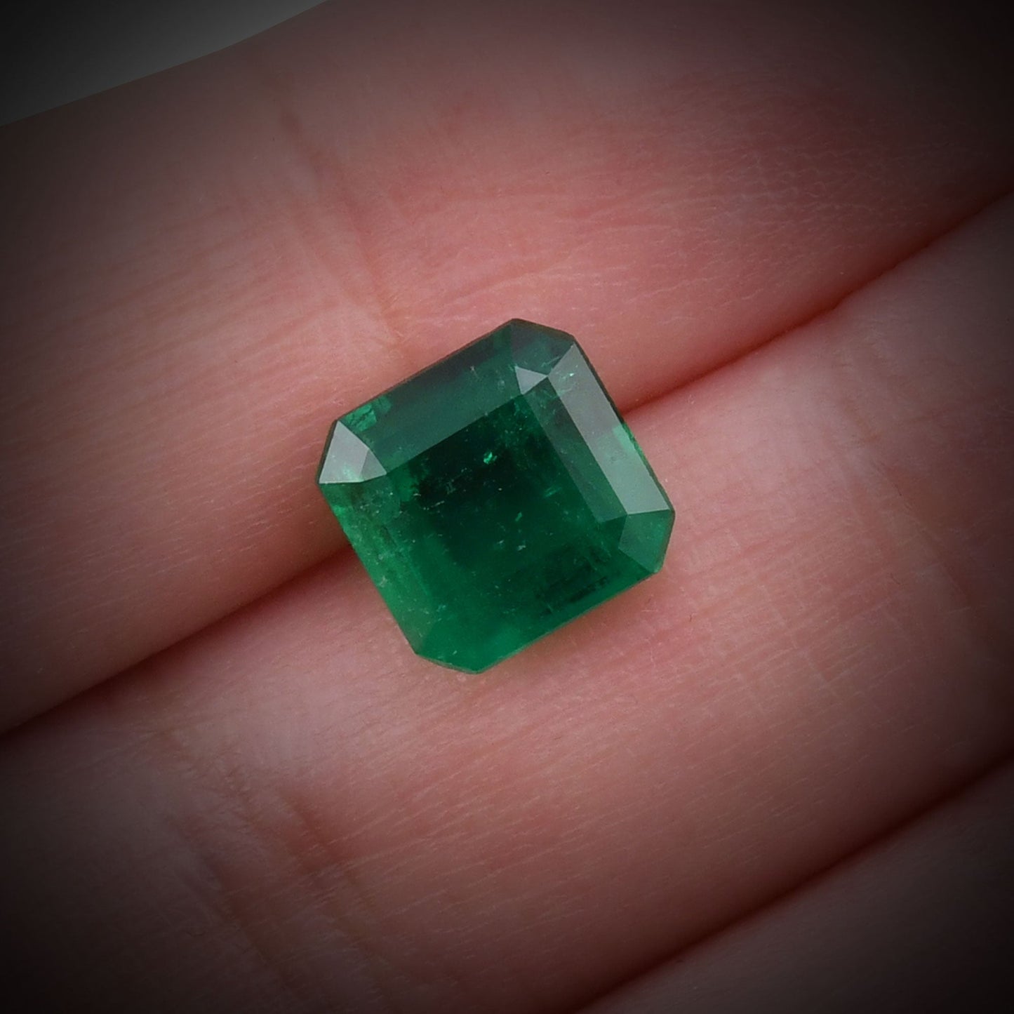2.88 Carat Green COLOMBIAN Emerald Emerald CD