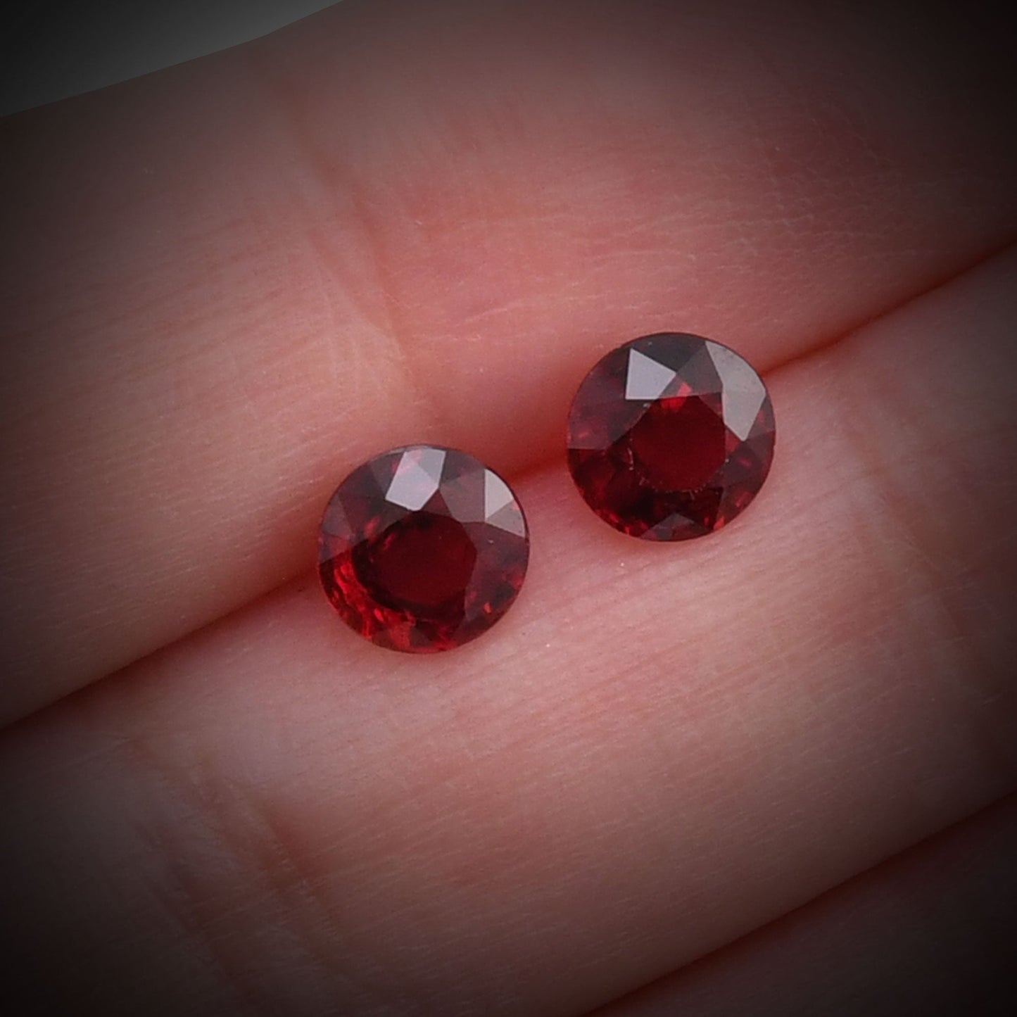 2,80 Karat roter runder Rubin
