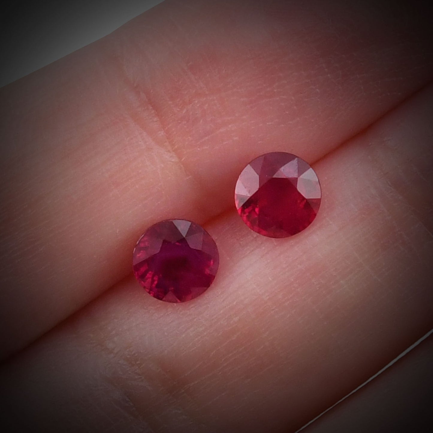 2,33 Karat roter runder Rubin