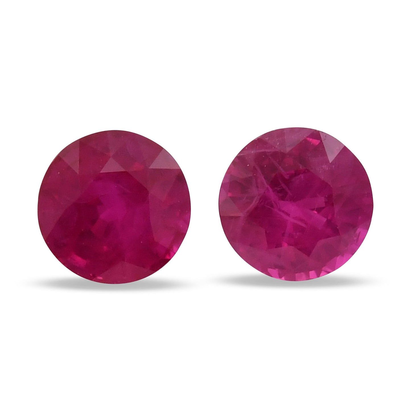 2,61 Karat roter runder Rubin