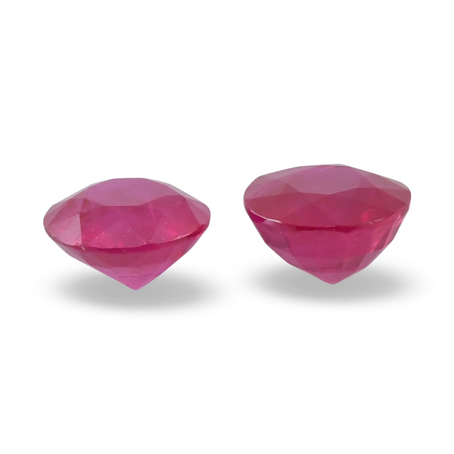 2,61 Karat roter runder Rubin