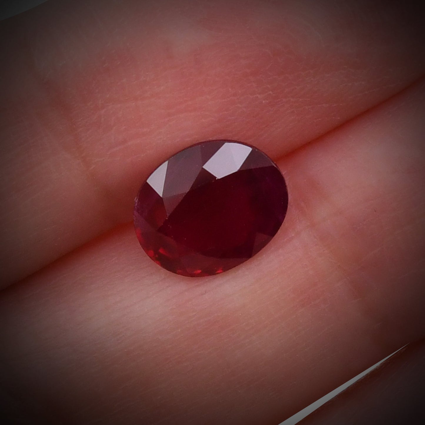4,01 Karat roter burmesischer ovaler Rubin GRS