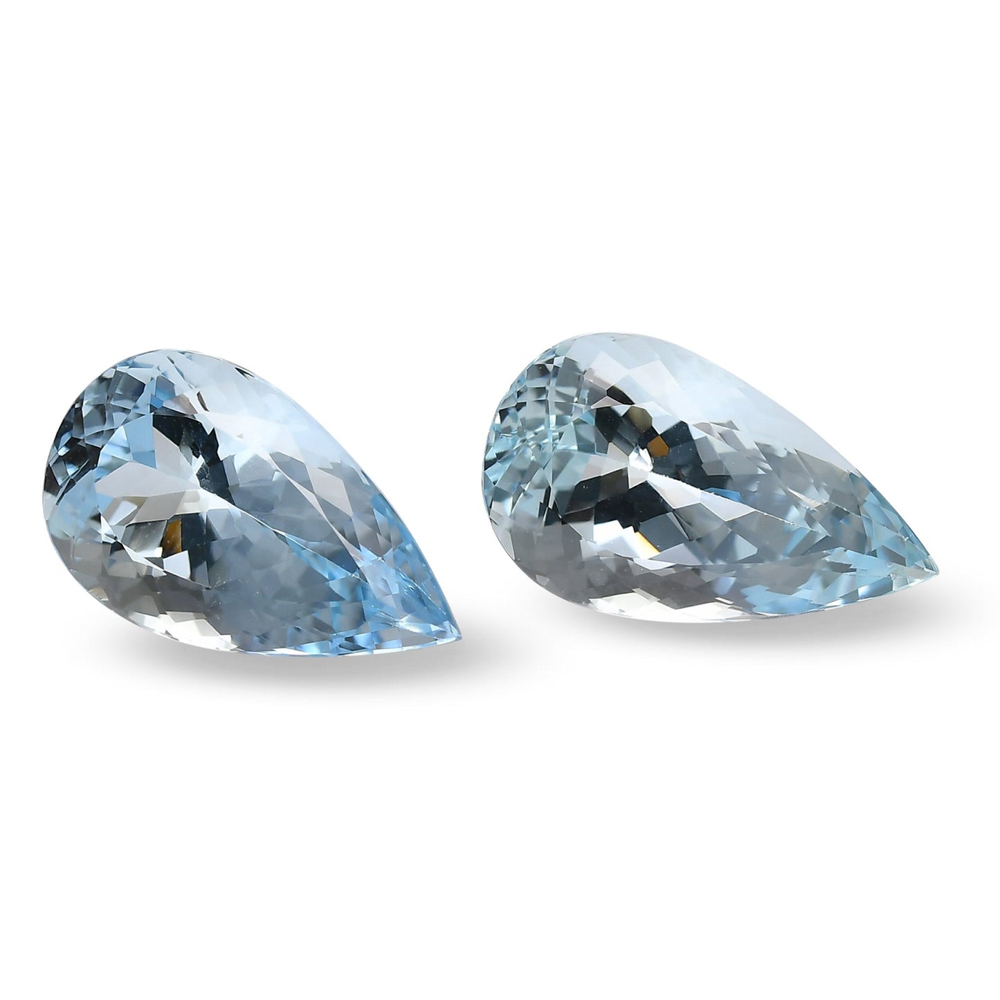 25,13 Karat blauer brasilianischer Birnen-Aquamarin