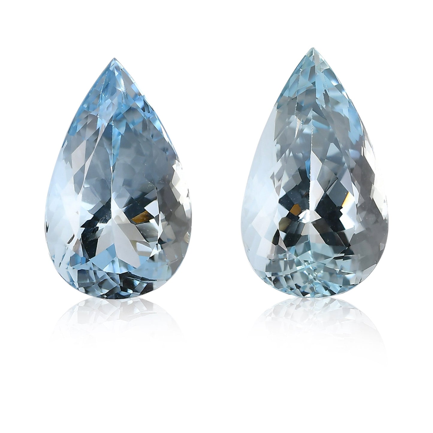 25,13 Karat blauer brasilianischer Birnen-Aquamarin