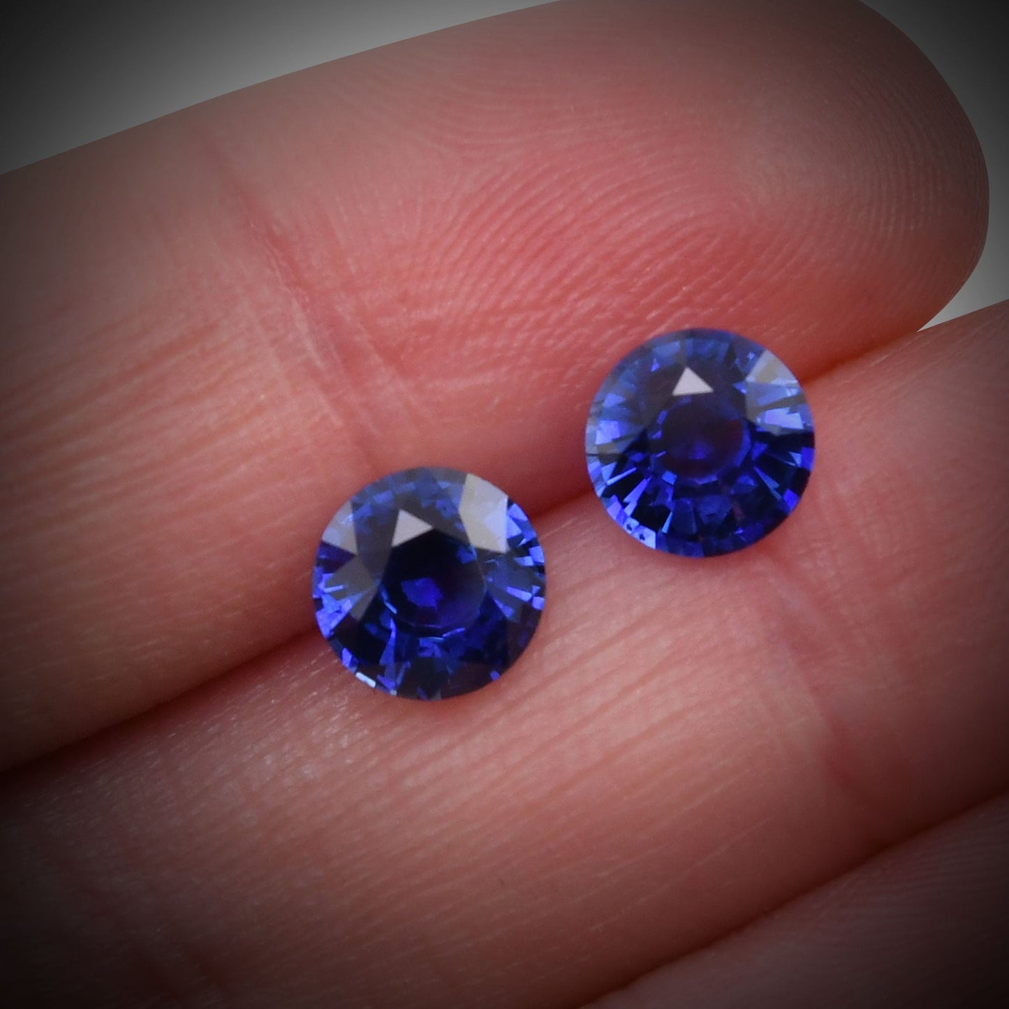 3,02 Karat blauer runder Saphir aus Sri Lanka