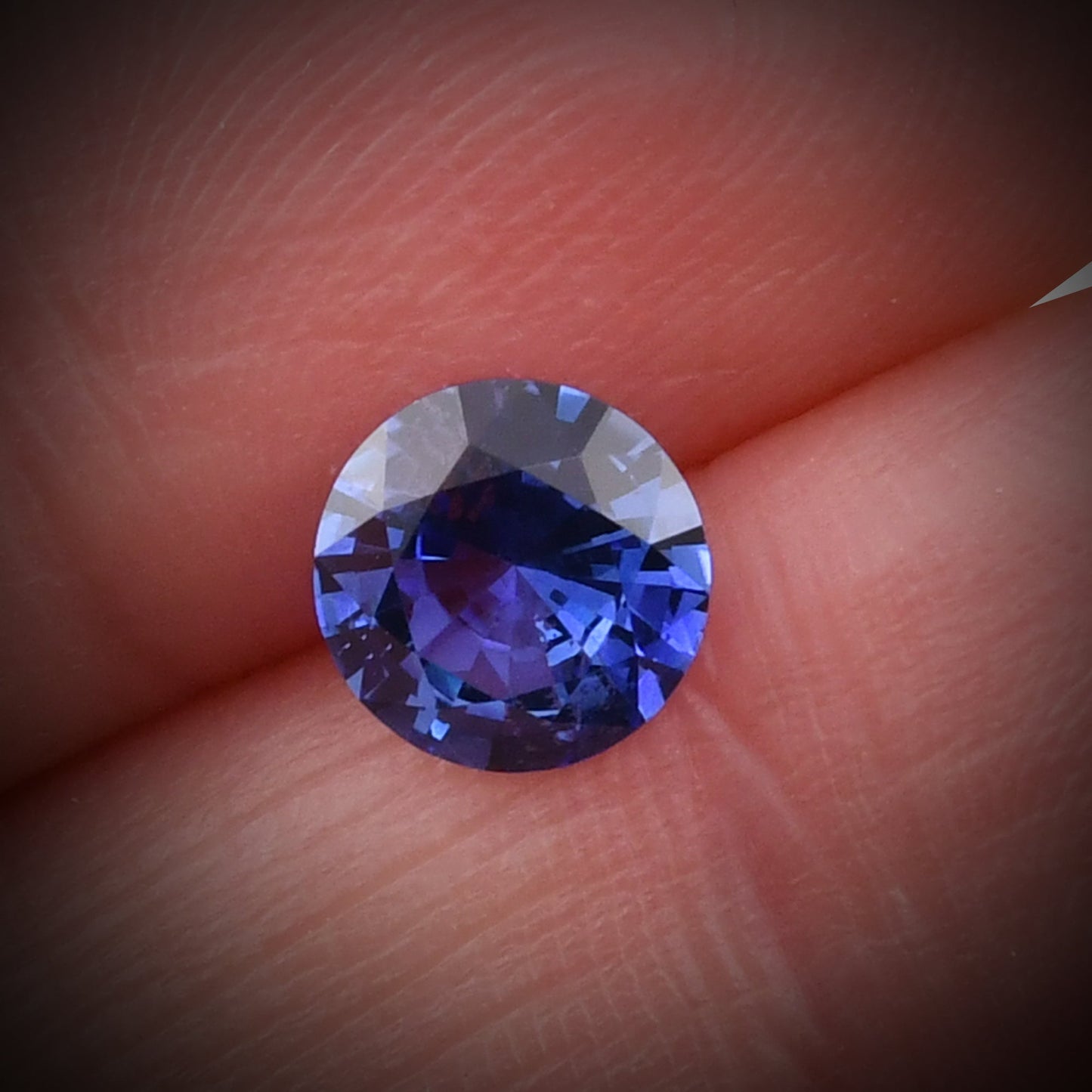 1,35 Karat blauer runder Saphir aus Sri Lanka