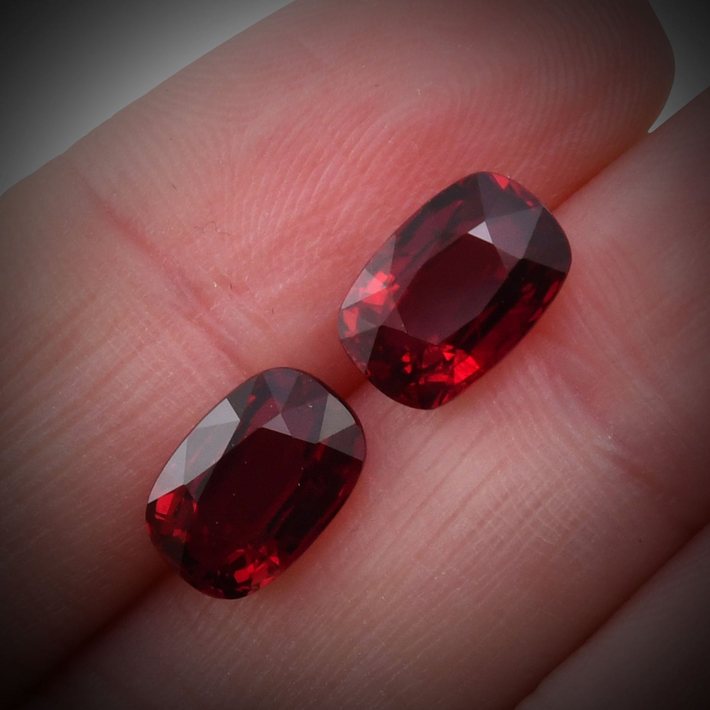 6,08 Karat roter MOSAMBIKANISCHER Kissen-Rubin GRS