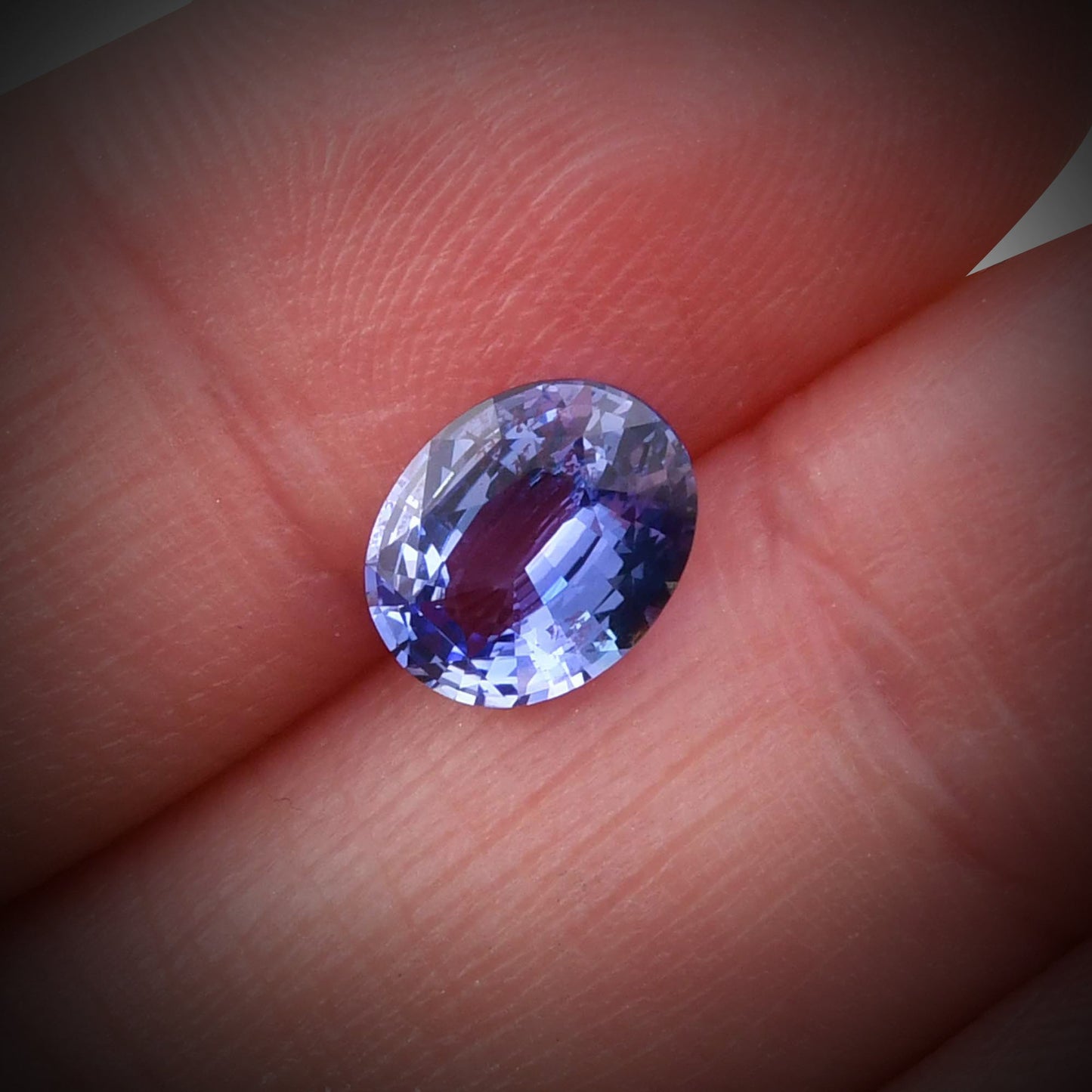 1,72 Karat blauer ovaler Saphir