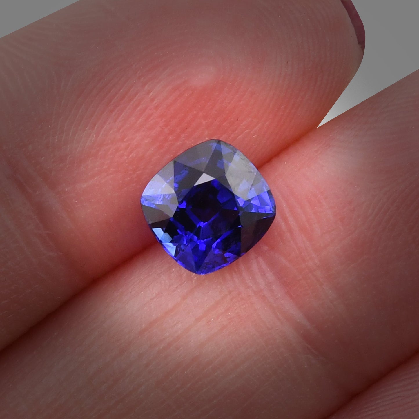 2,27 Karat blauer Kissen-Saphir