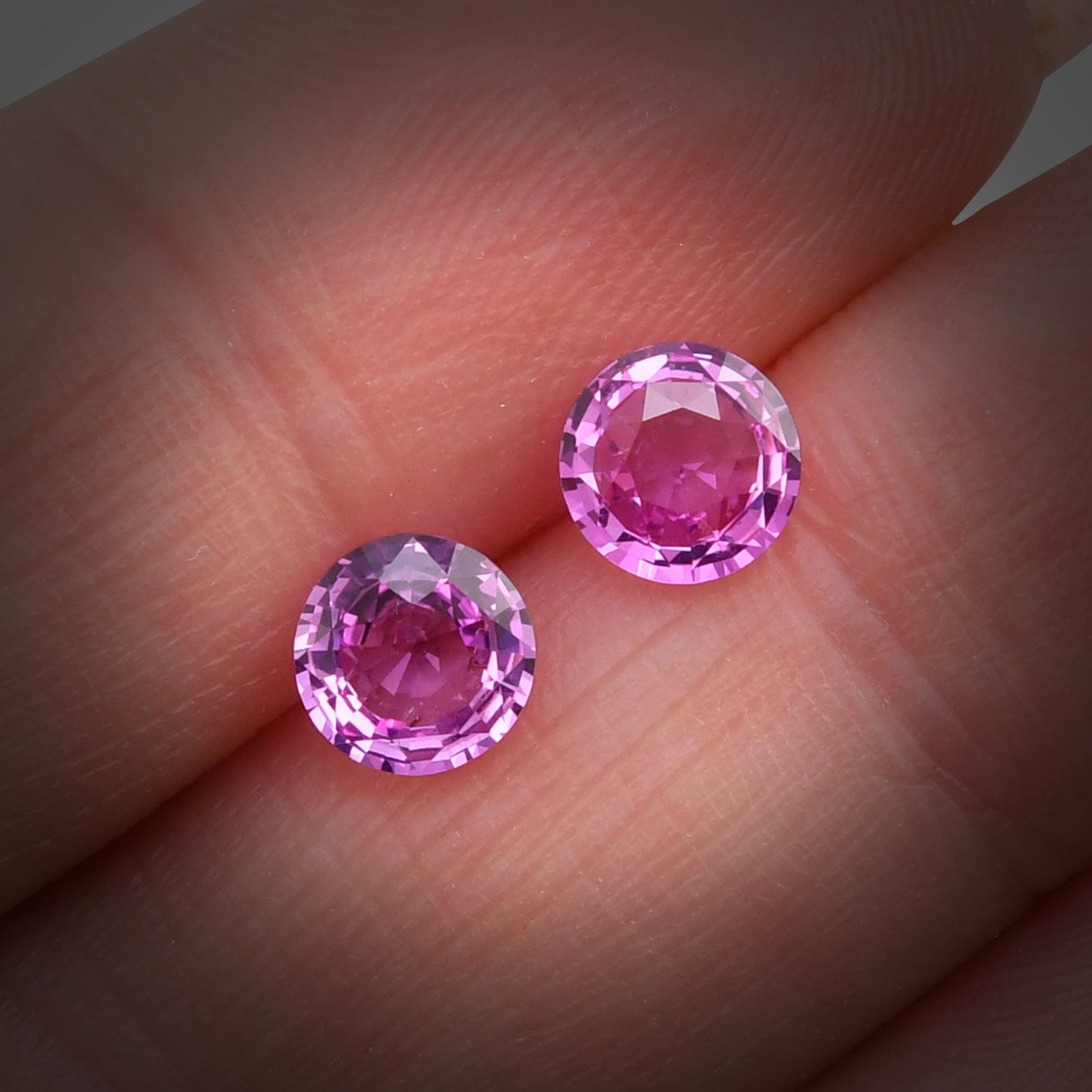1,68 Karat rosa runder Saphir