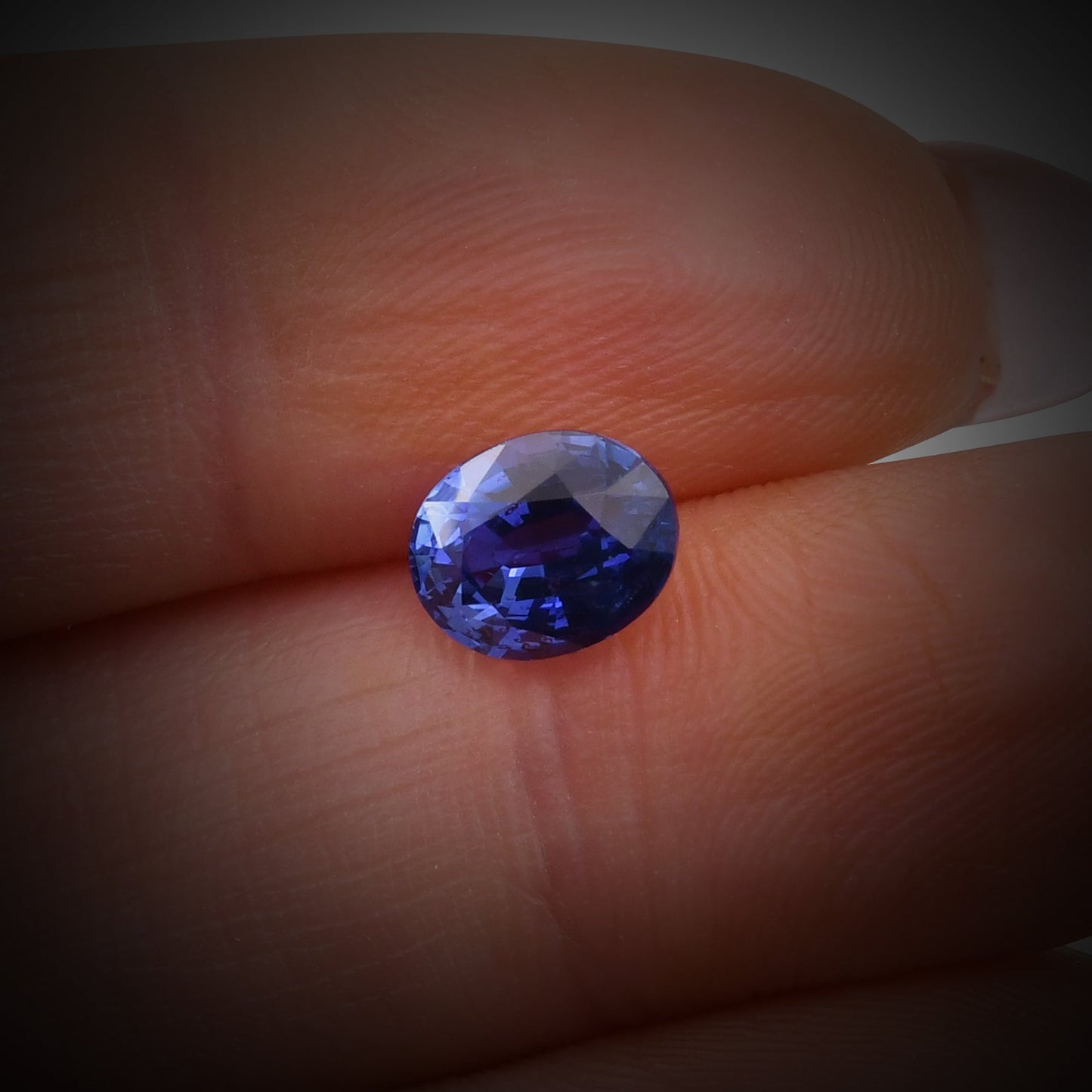 1,88 Karat blauer ovaler Saphir (GIA)