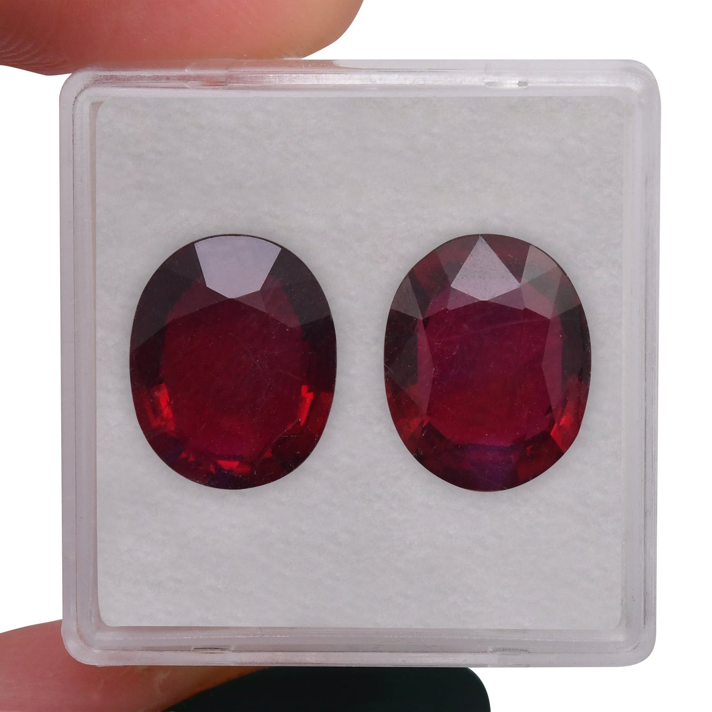 10,13 Karat roter ovaler Rubin aus Mosambik (GRS)