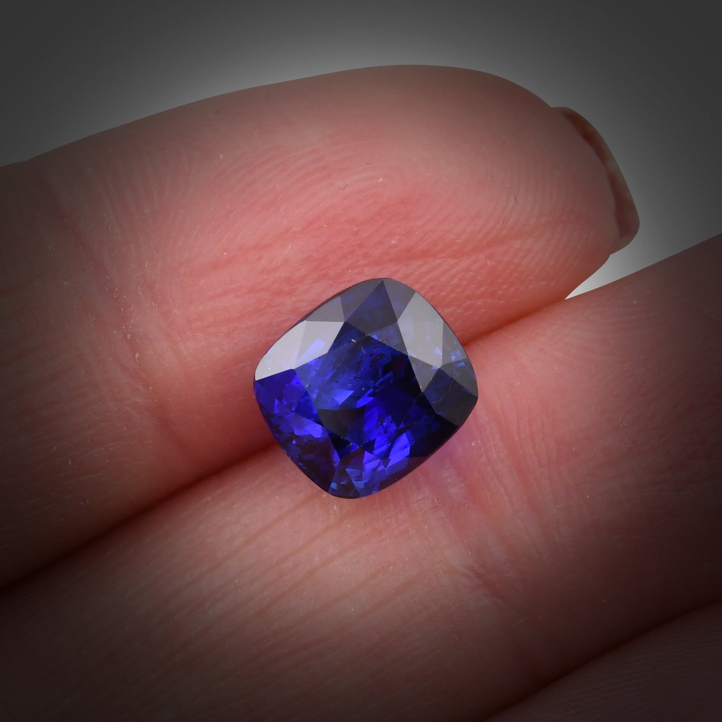 4,03 Karat blauer MADAGASCAR Kissenförmiger Saphir GRS