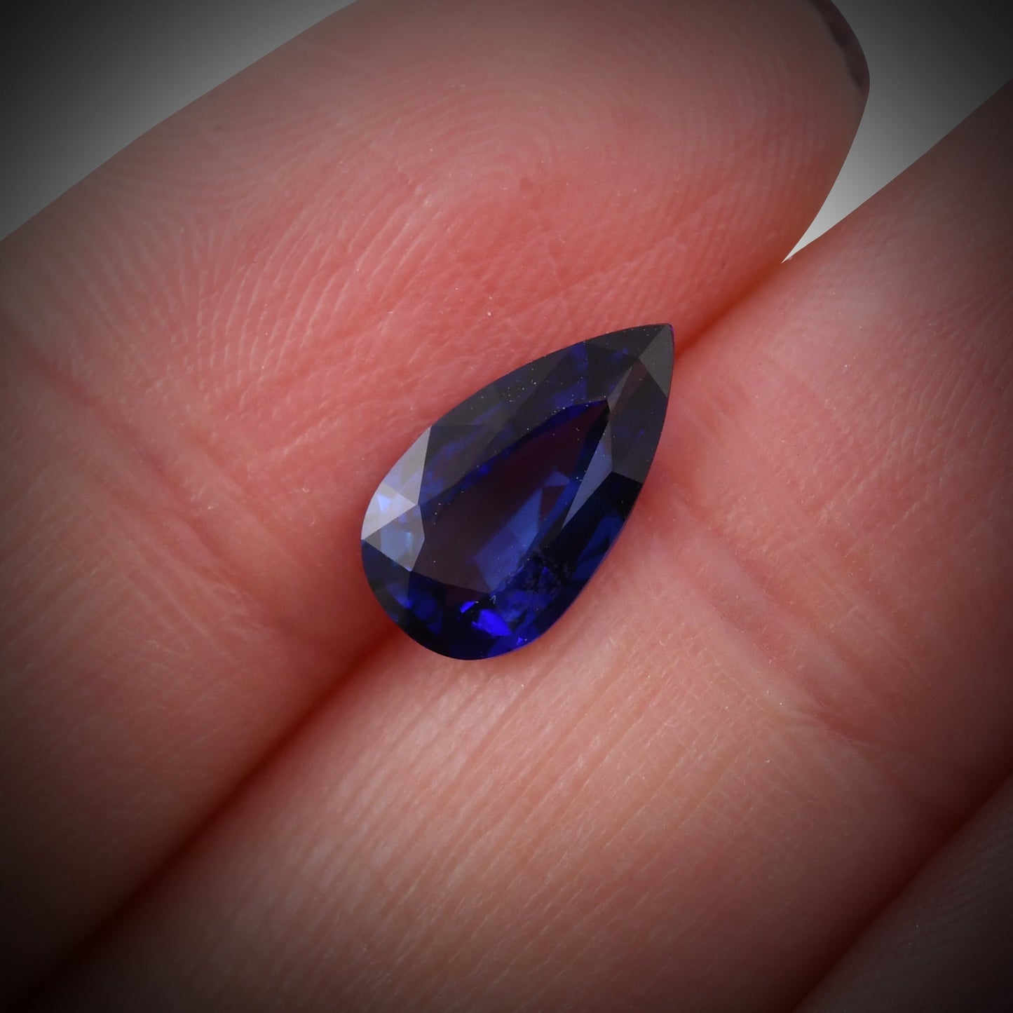1,88 Karat blauer birnenförmiger Saphir aus Sri Lanka