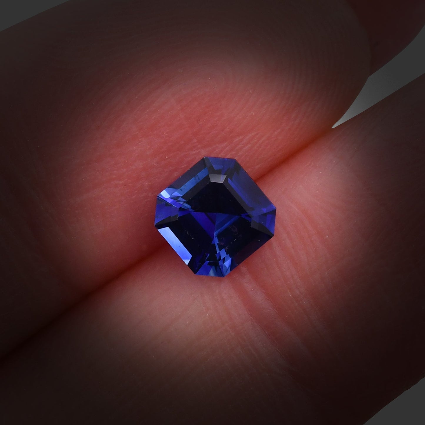 1,09 Karat blauer Smaragd-Saphir aus Sri Lanka