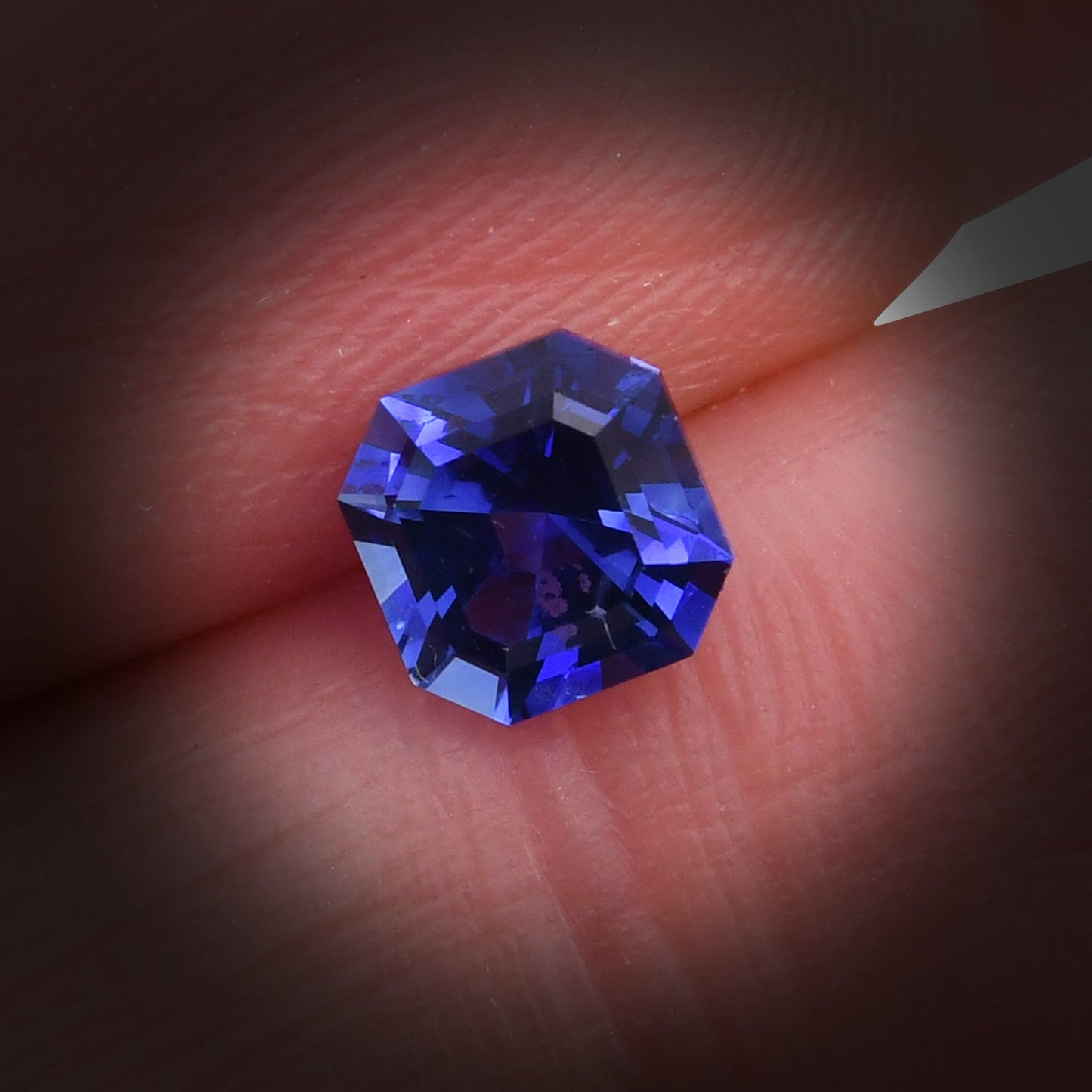 1,21 Karat blauer Smaragd-Saphir aus Sri Lanka
