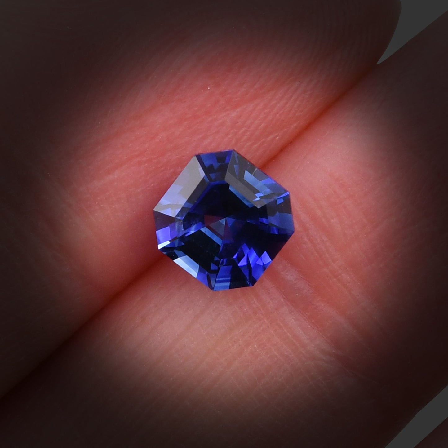 1,36 Karat blauer Smaragd-Saphir aus Sri Lanka