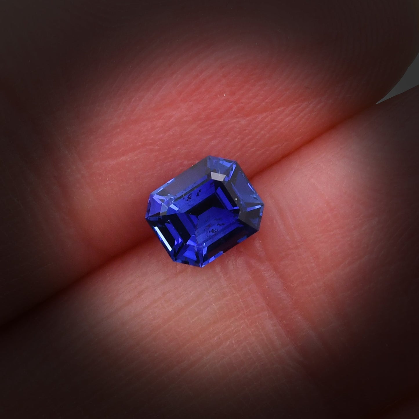 0,99 Karat blauer Smaragd-Saphir aus Sri Lanka