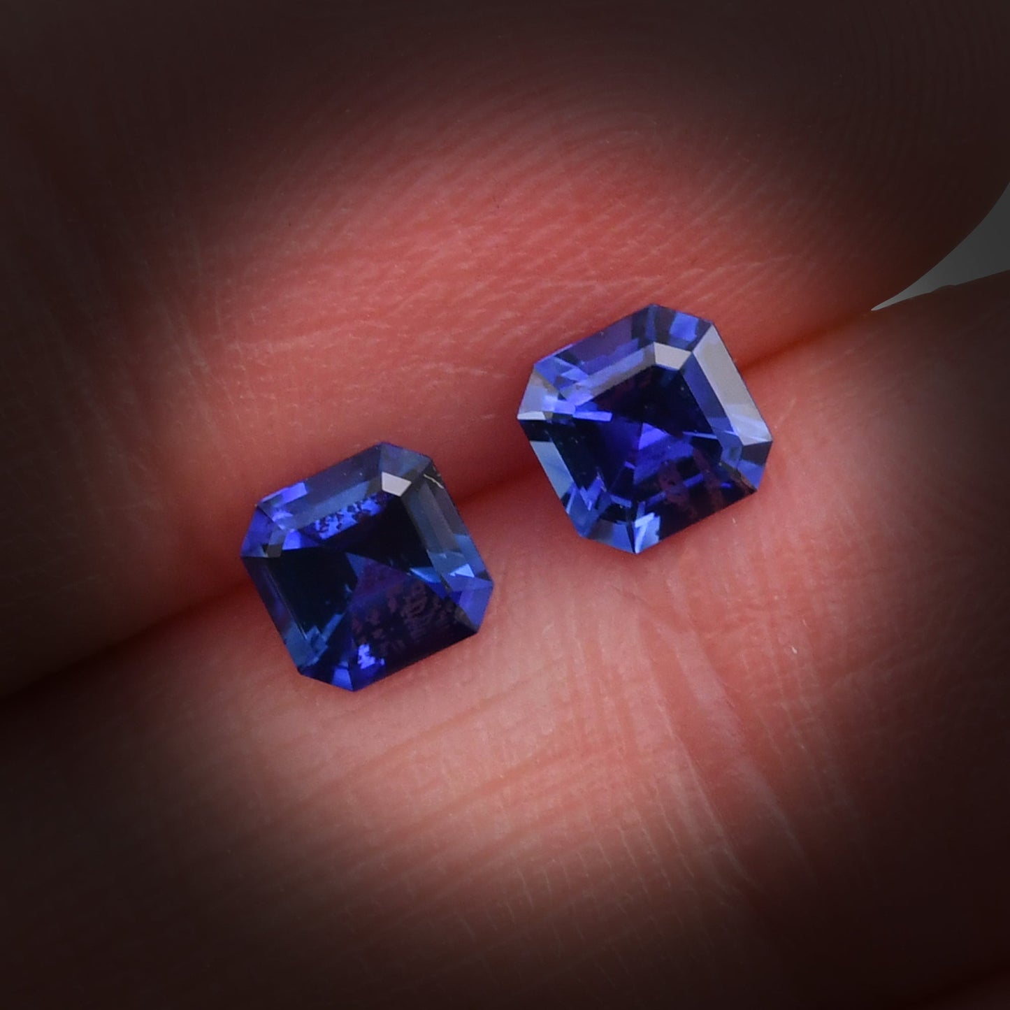 1,23 Karat blauer Smaragd-Saphir aus Sri Lanka
