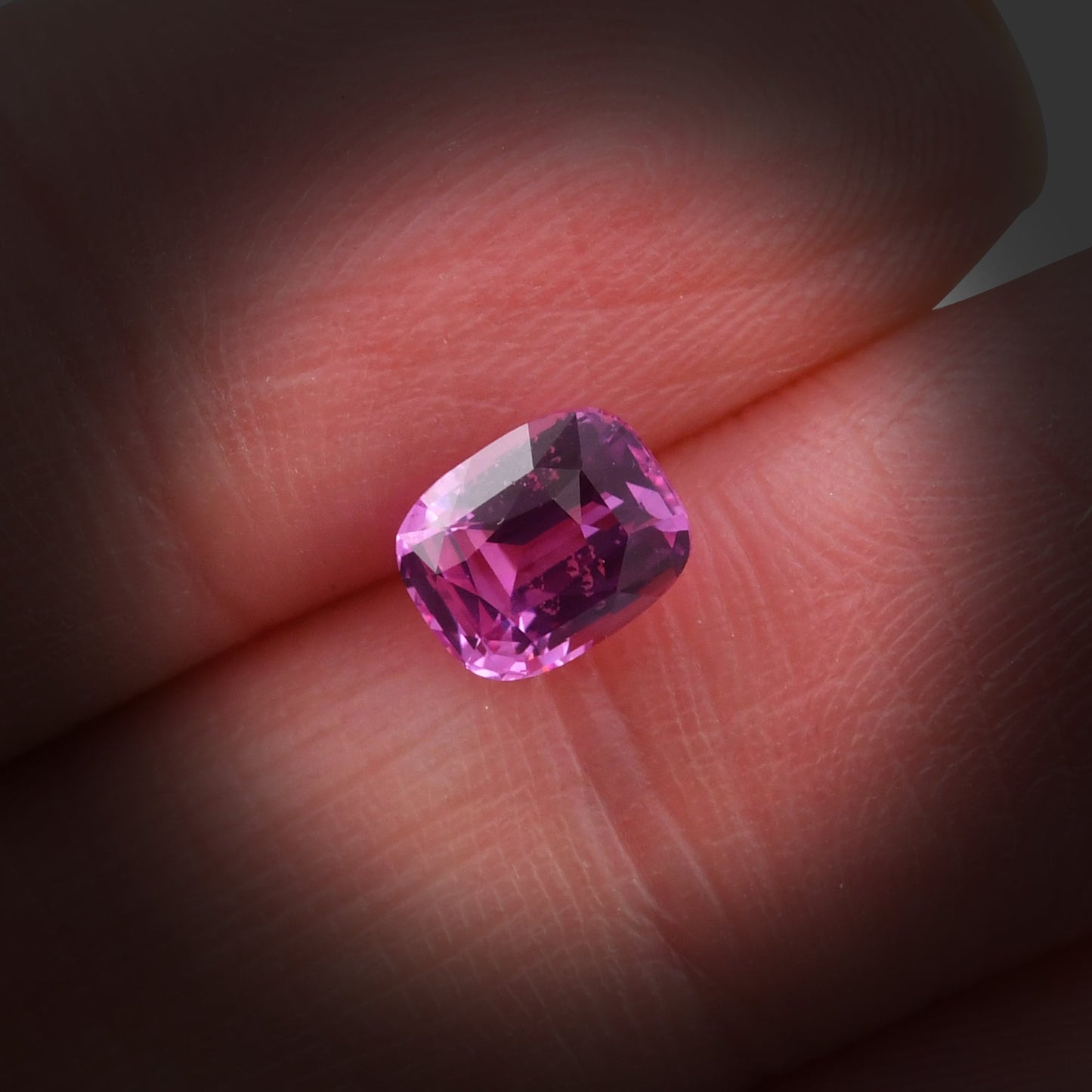 1,25 Karat rosafarbener MADAGASKAR-Kissen-Saphir