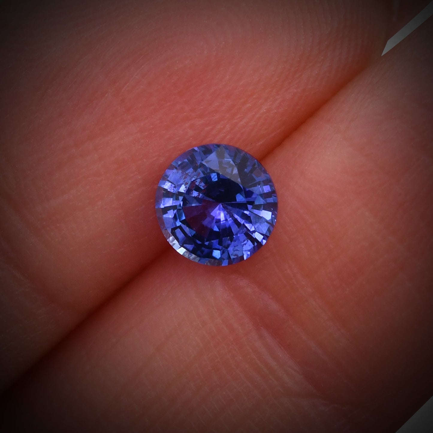 1,02 Karat blauer runder Saphir aus Sri Lanka