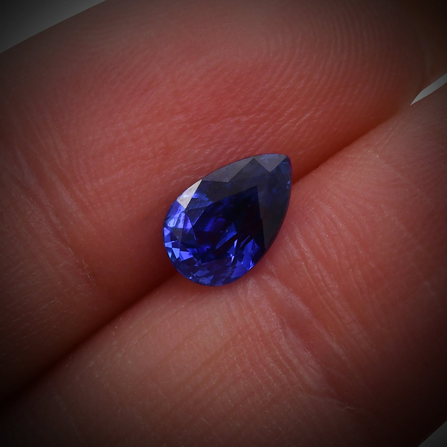 1,58 Karat blauer birnenförmiger Saphir aus Sri Lanka