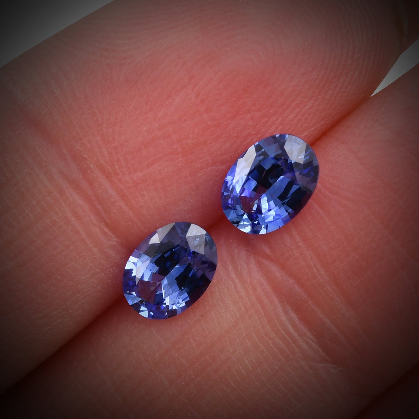 1,68 Karat blauer ovaler Saphir aus Sri Lanka