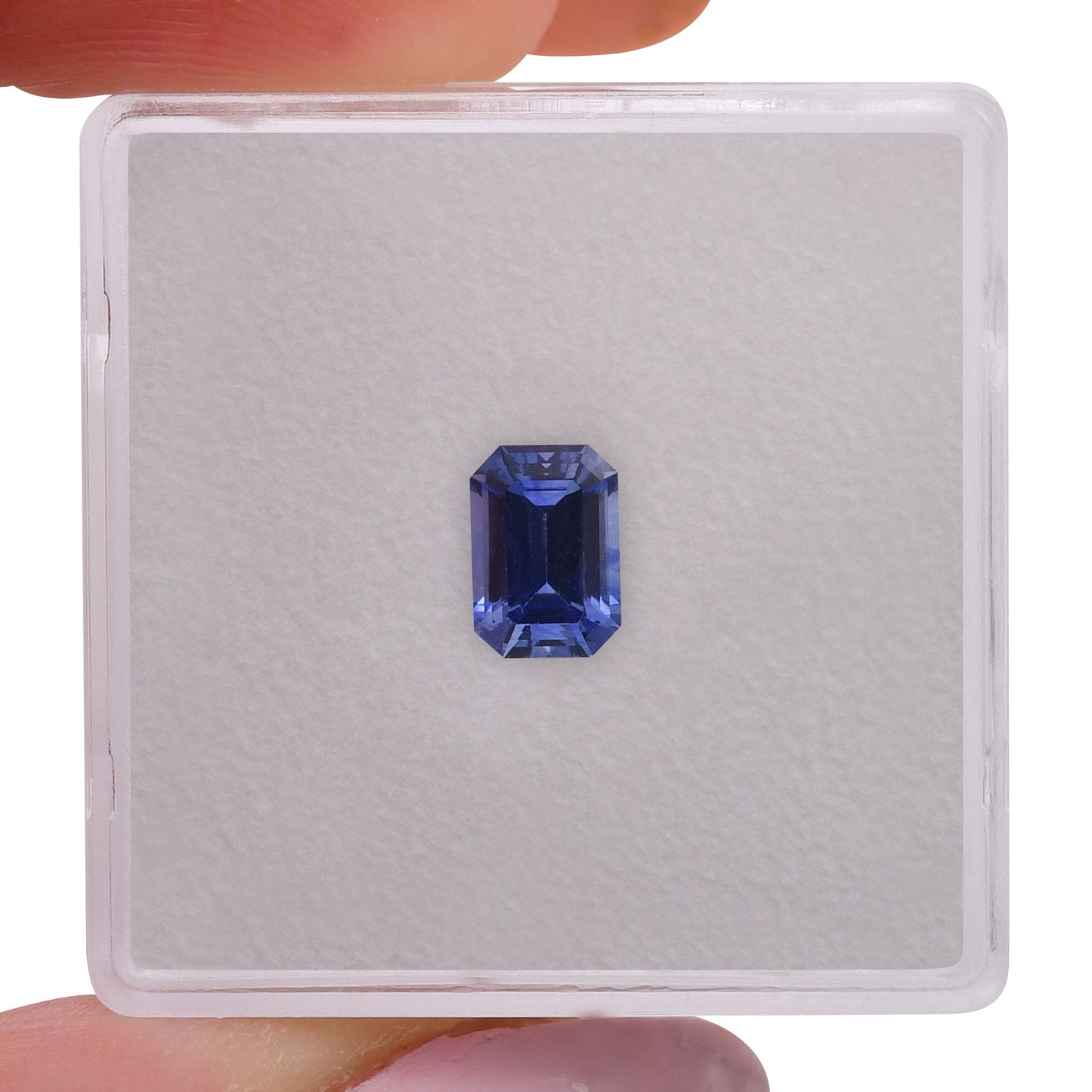 0,88 Karat blauer Smaragd-Saphir aus Sri Lanka