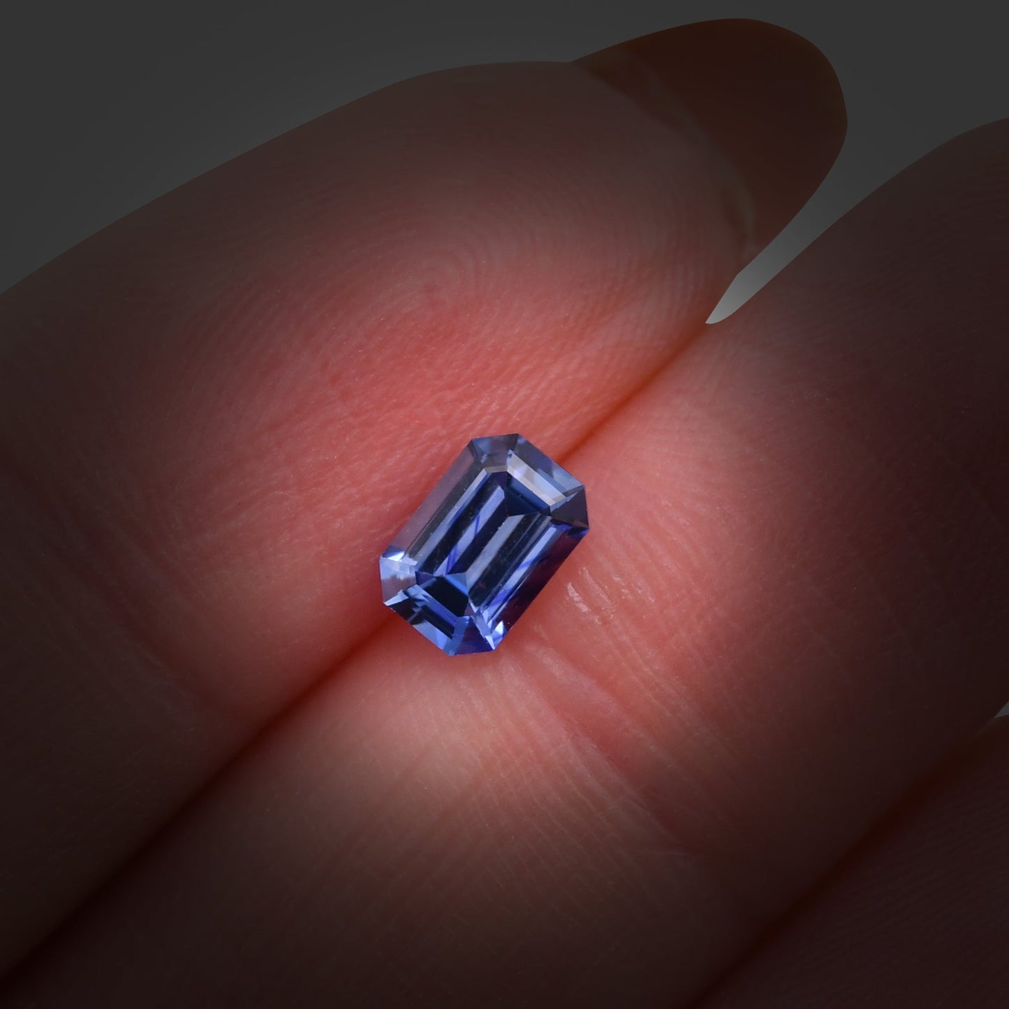 0,81 Karat blauer Smaragd-Saphir aus Sri Lanka