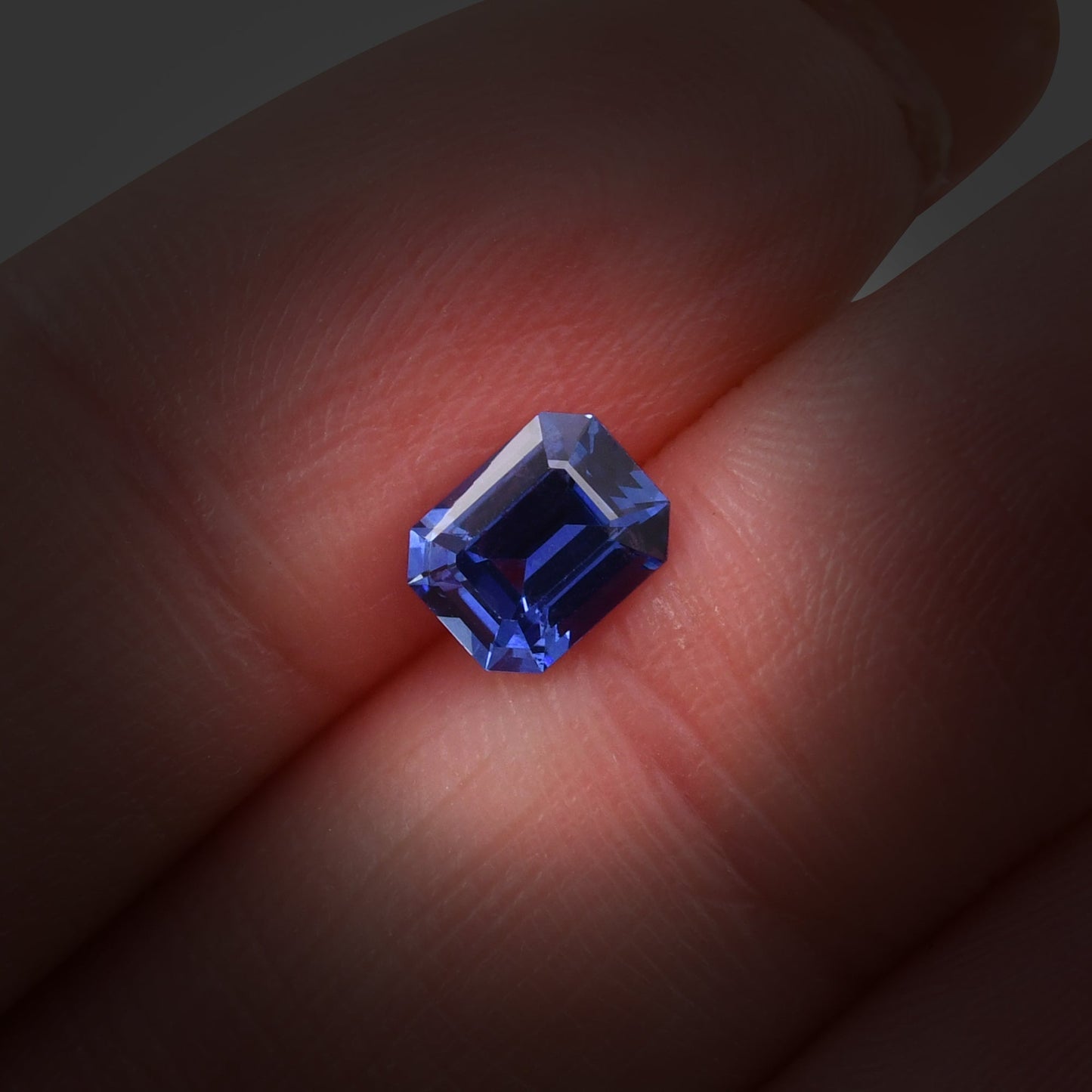 1,12 Karat blauer Smaragd-Saphir aus Sri Lanka