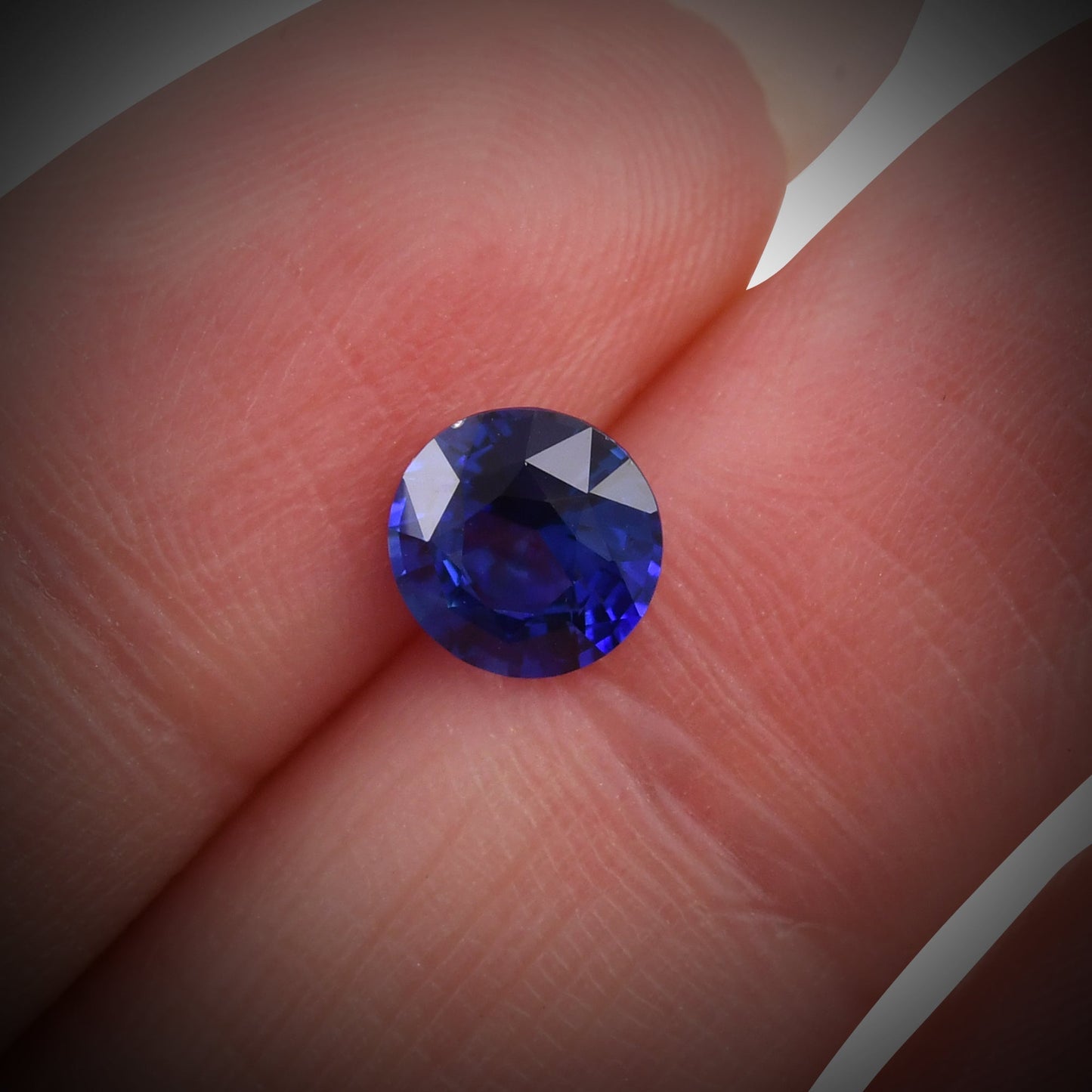 1,39 Karat blauer runder Saphir aus Sri Lanka