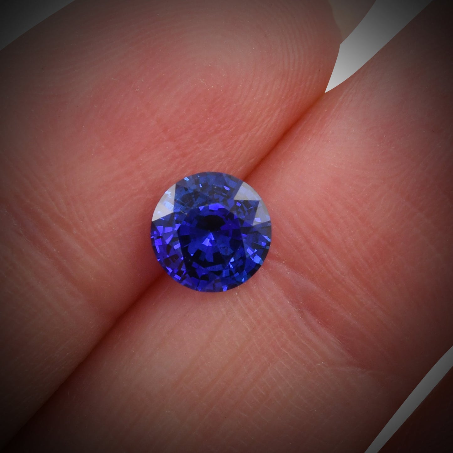 1,33 Karat blauer runder Saphir aus Sri Lanka