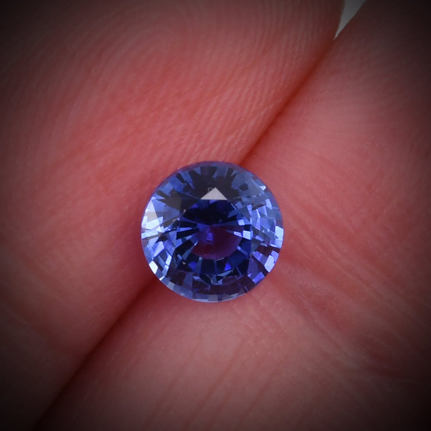 1,07 Karat blauer runder Saphir aus Sri Lanka