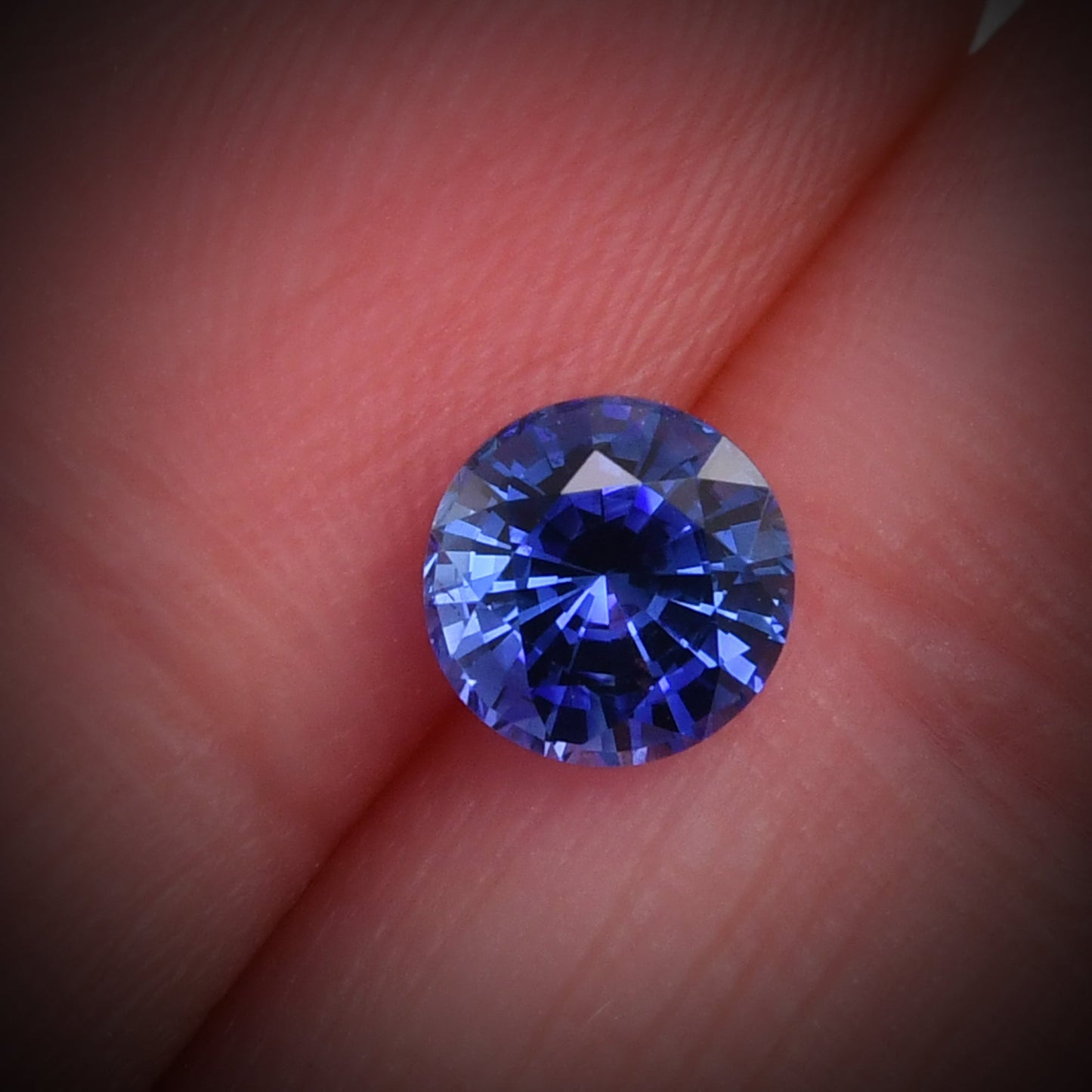 1,03 Karat blauer runder Saphir aus Sri Lanka
