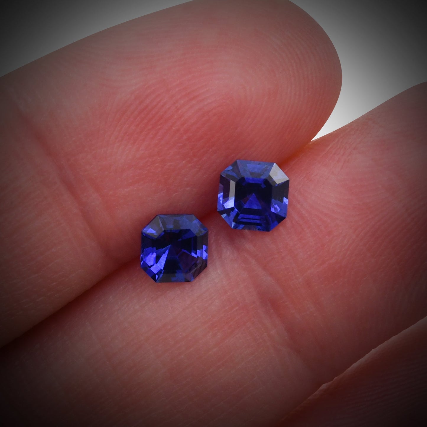 1,39 Karat blauer Smaragd-Saphir aus Sri Lanka