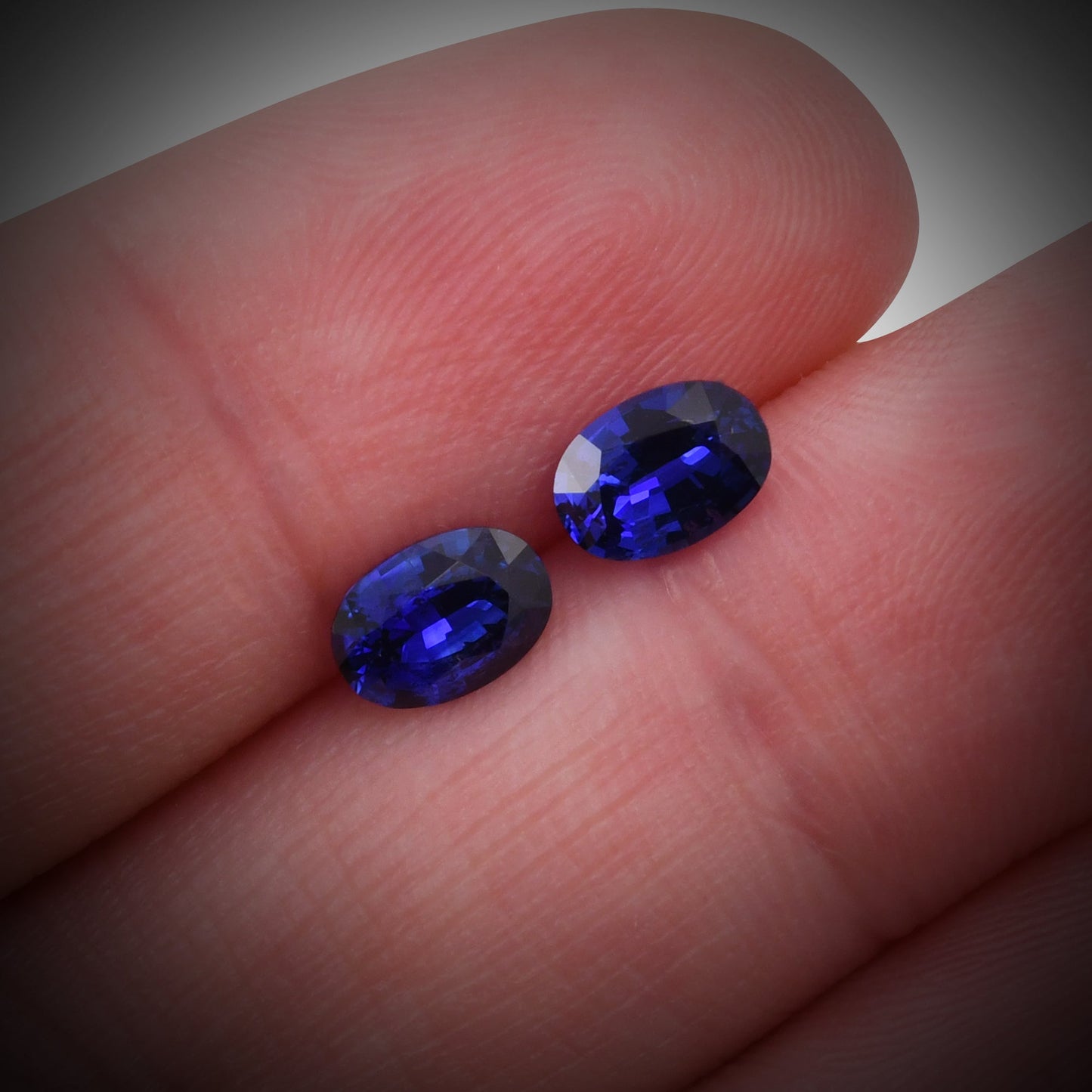 1,52 Karat blauer ovaler Saphir aus Sri Lanka