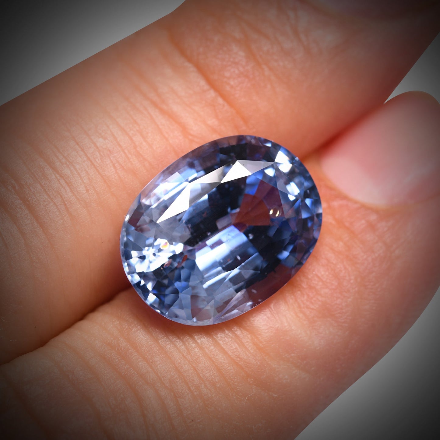 15,07 Karat blauer ovaler Saphir aus Sri Lanka (GRS)