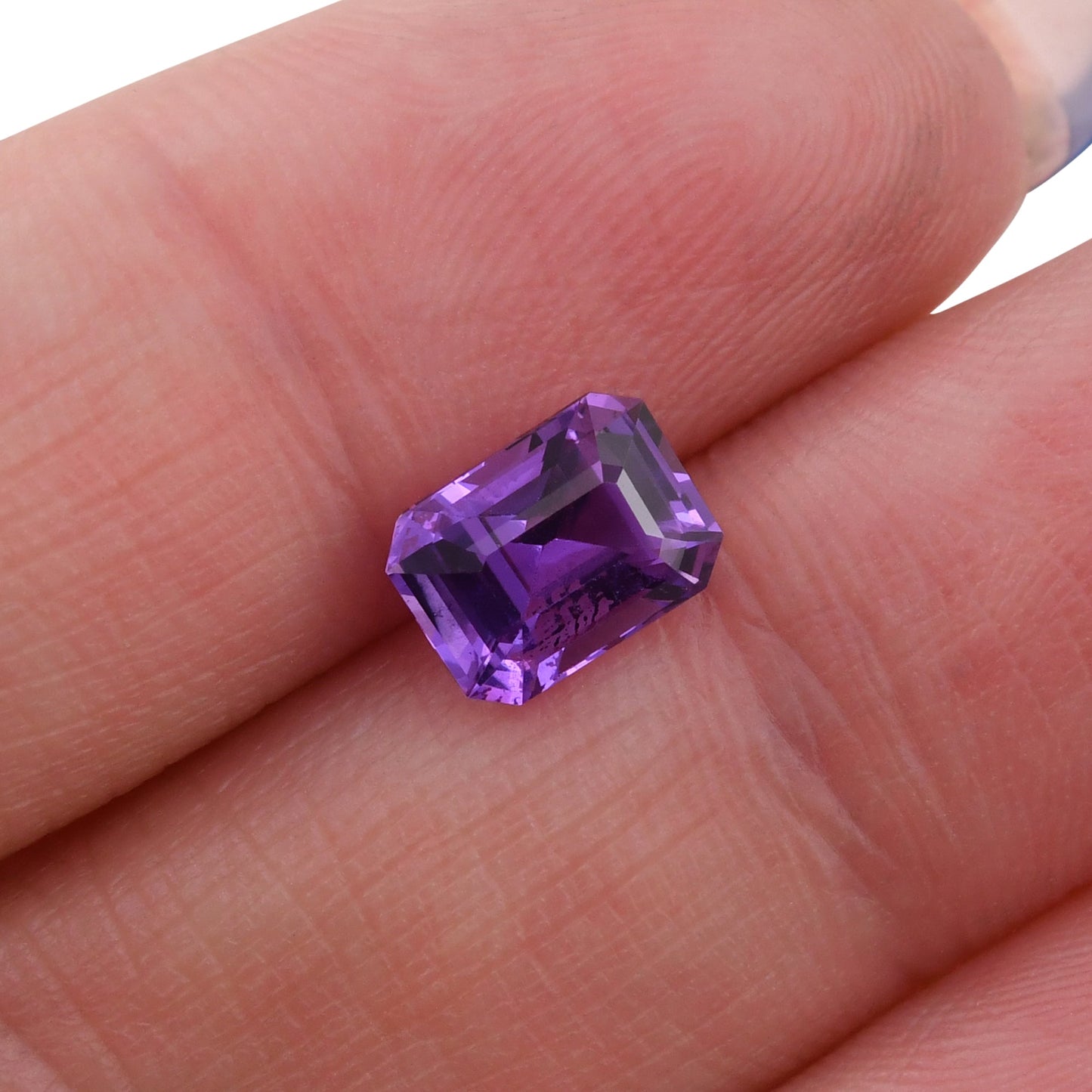 1,97 Karat violetter Madagaskar-Smaragd-Saphir
