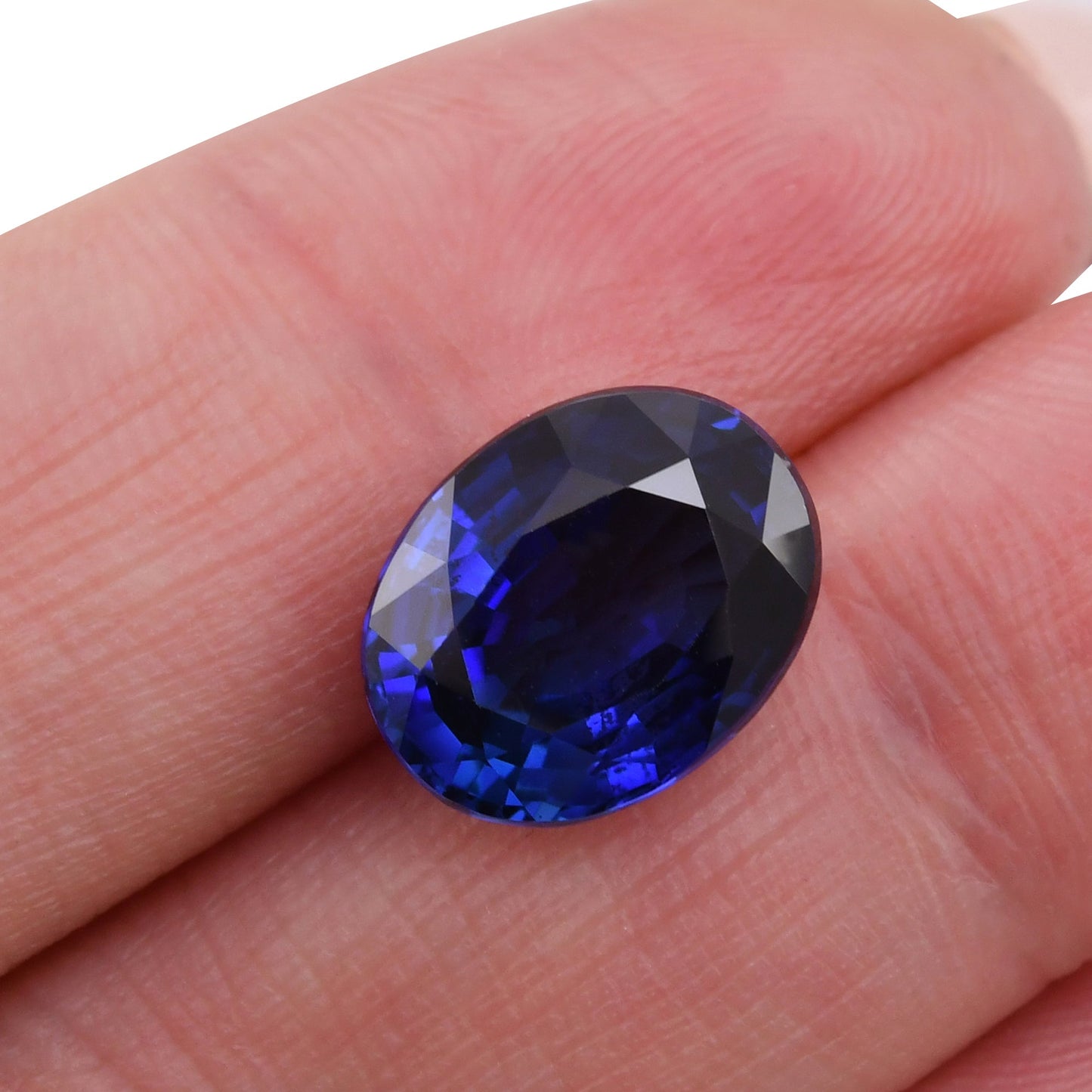 6,70 Karat blauer ovaler Saphir aus Madagaskar (AGL)